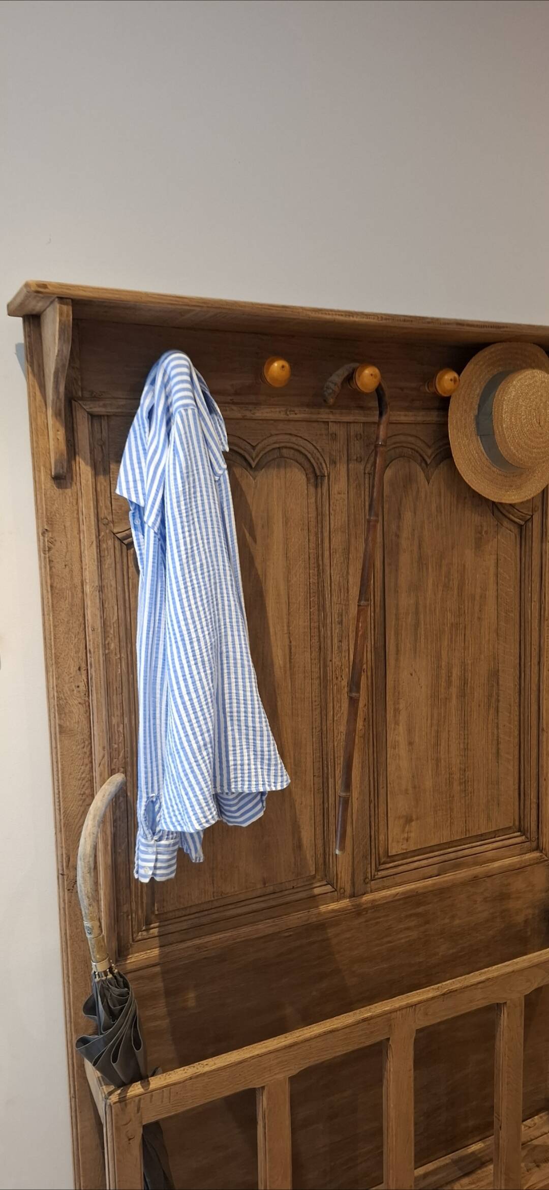 Portemanteau et parapluie ancien, rénové