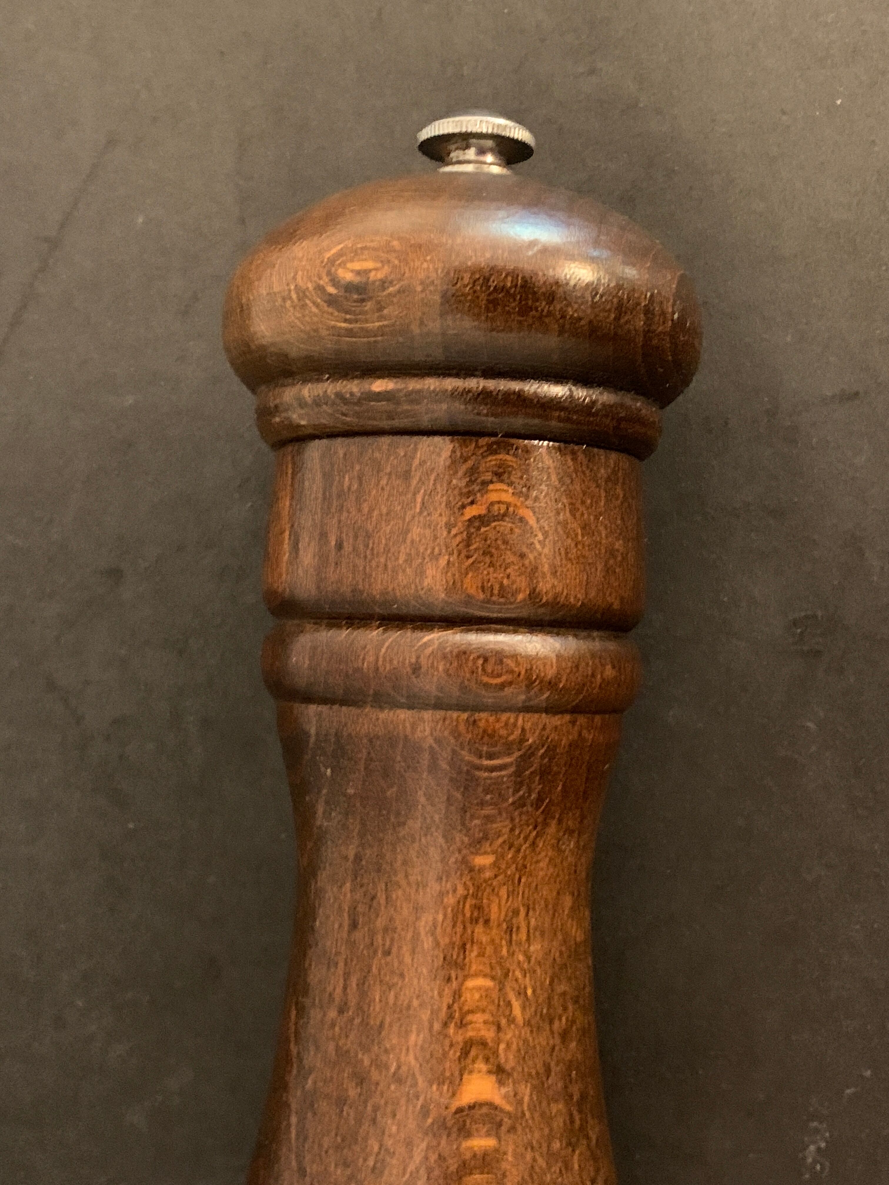 Pepper or pepper mill in wood Peugeot Frères Lion, height 26 cm