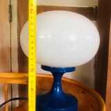 Lampe de table globe aplatie pied bleu metal vintage 80’