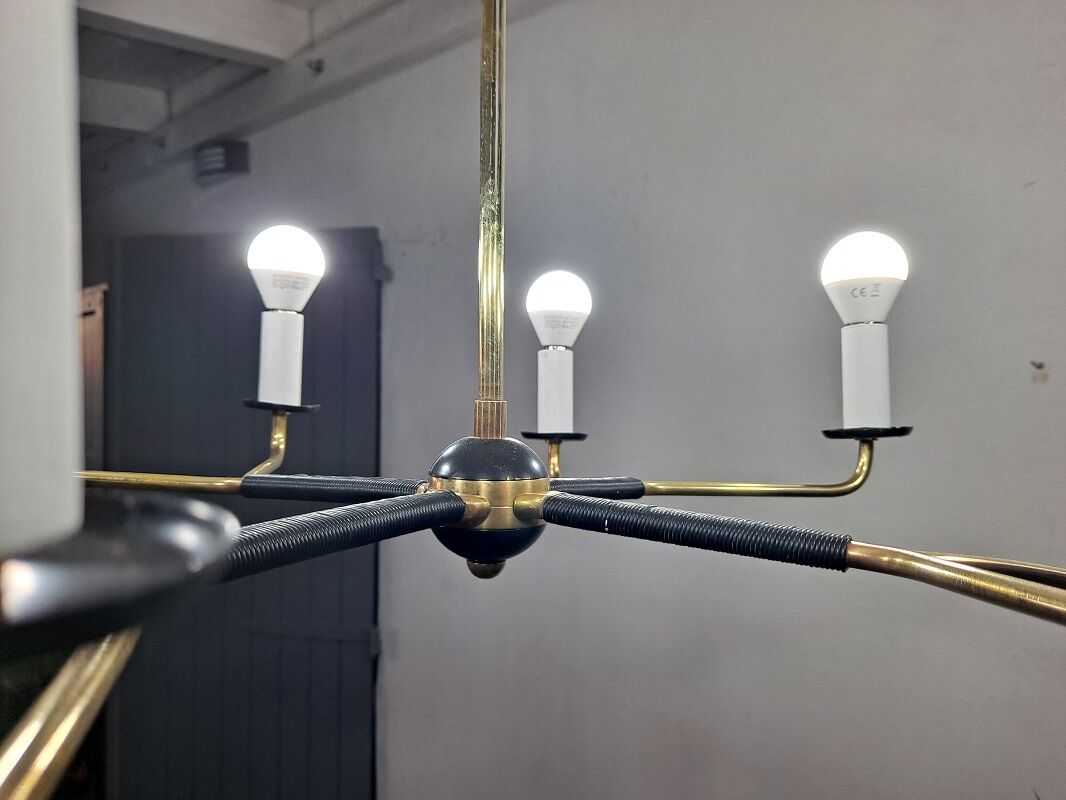 Mid century Italian Brass Chandelier (Attributed to Stilnovo) with 8 Arms Italy.