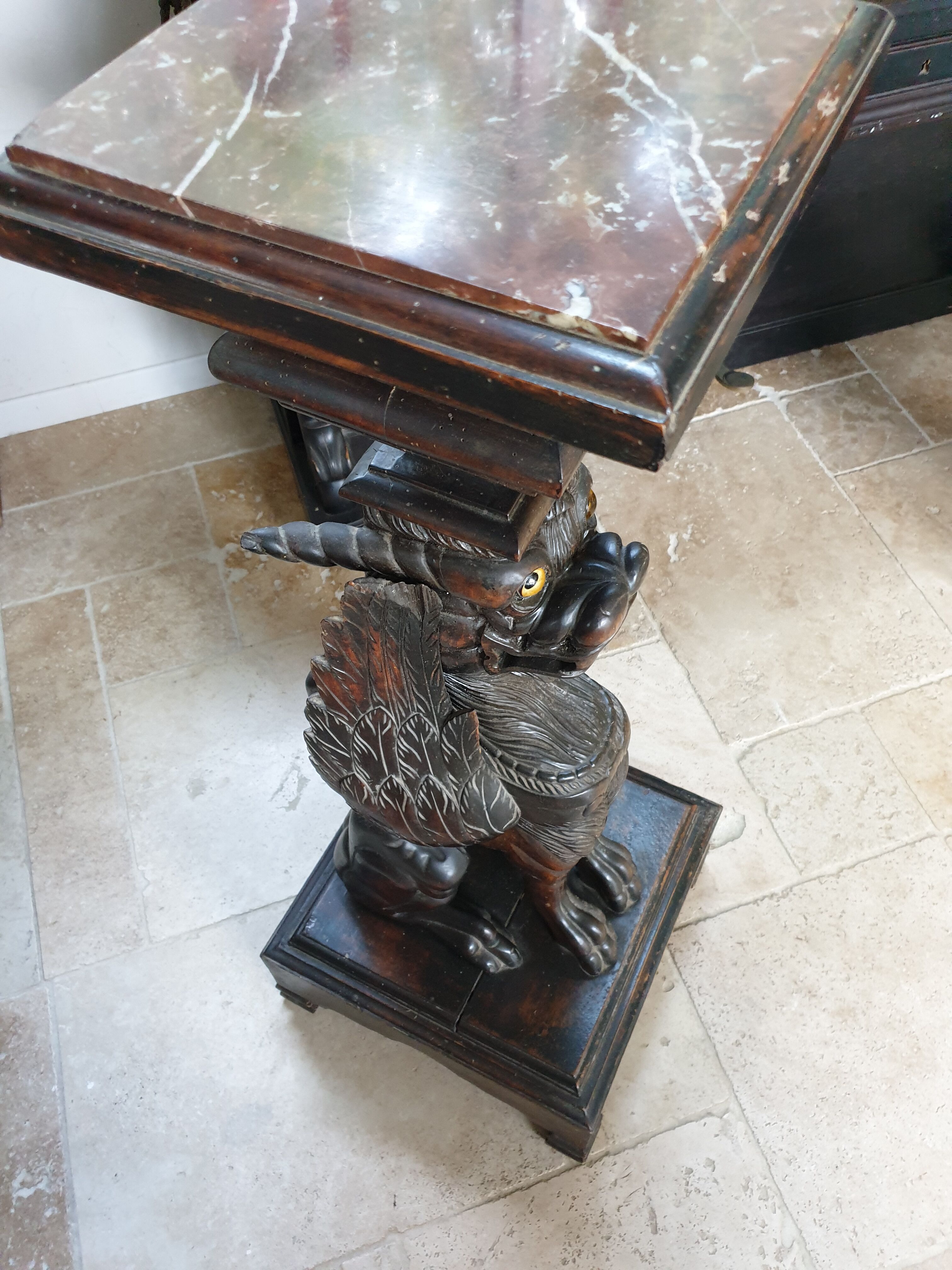 Saddle column griffin winged lion head