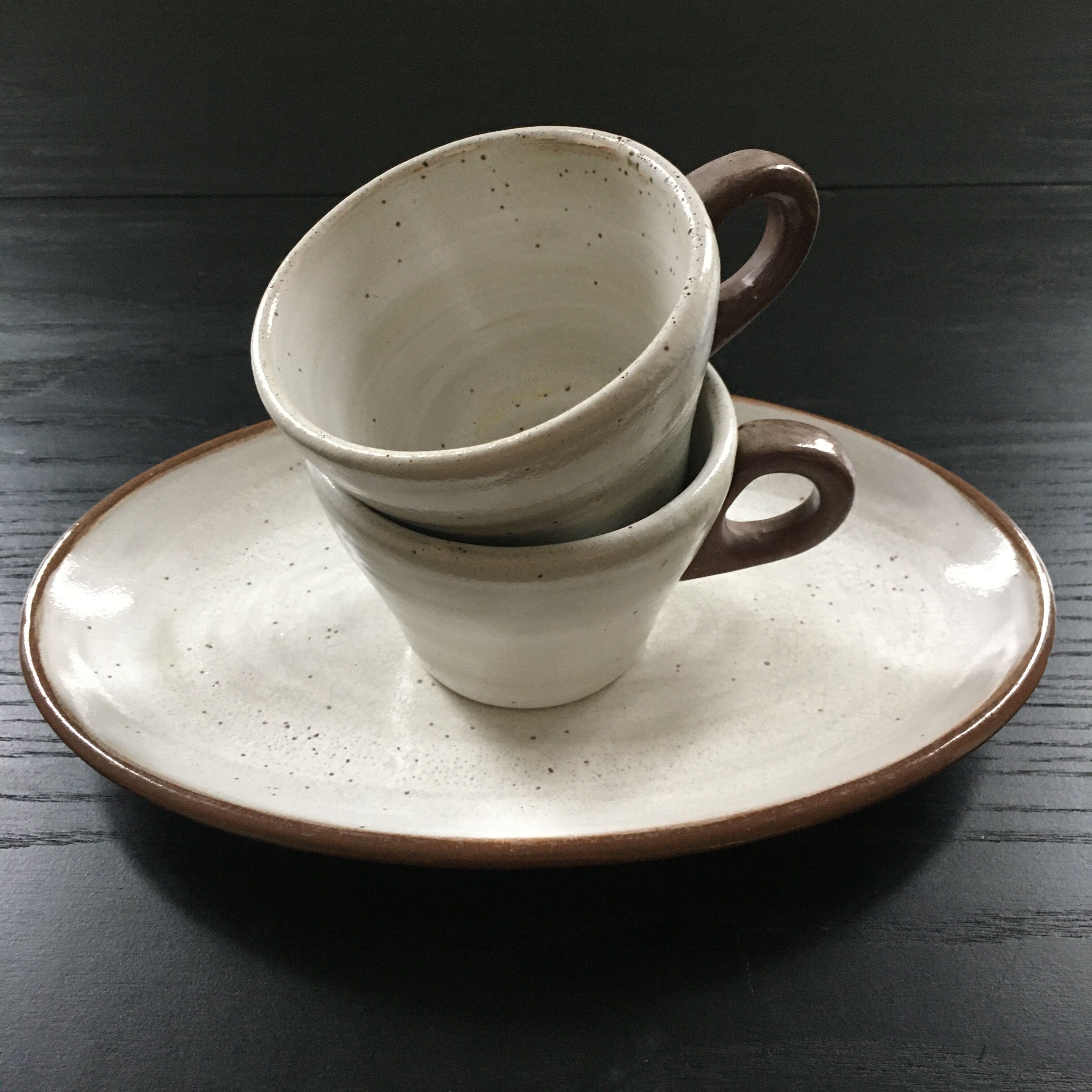 Set 2 cups and coffee dish