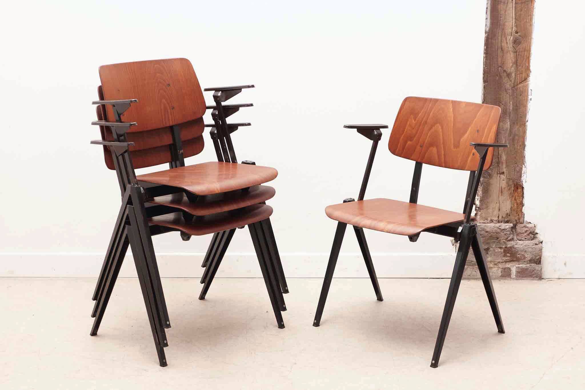 Galvanitas S21 chair with oak and black armrests