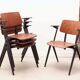 Chaise Galvanitas S21 accoudoirs chêne et noir