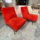 Paire de chauffeuses en moumoute rouge vers 1960