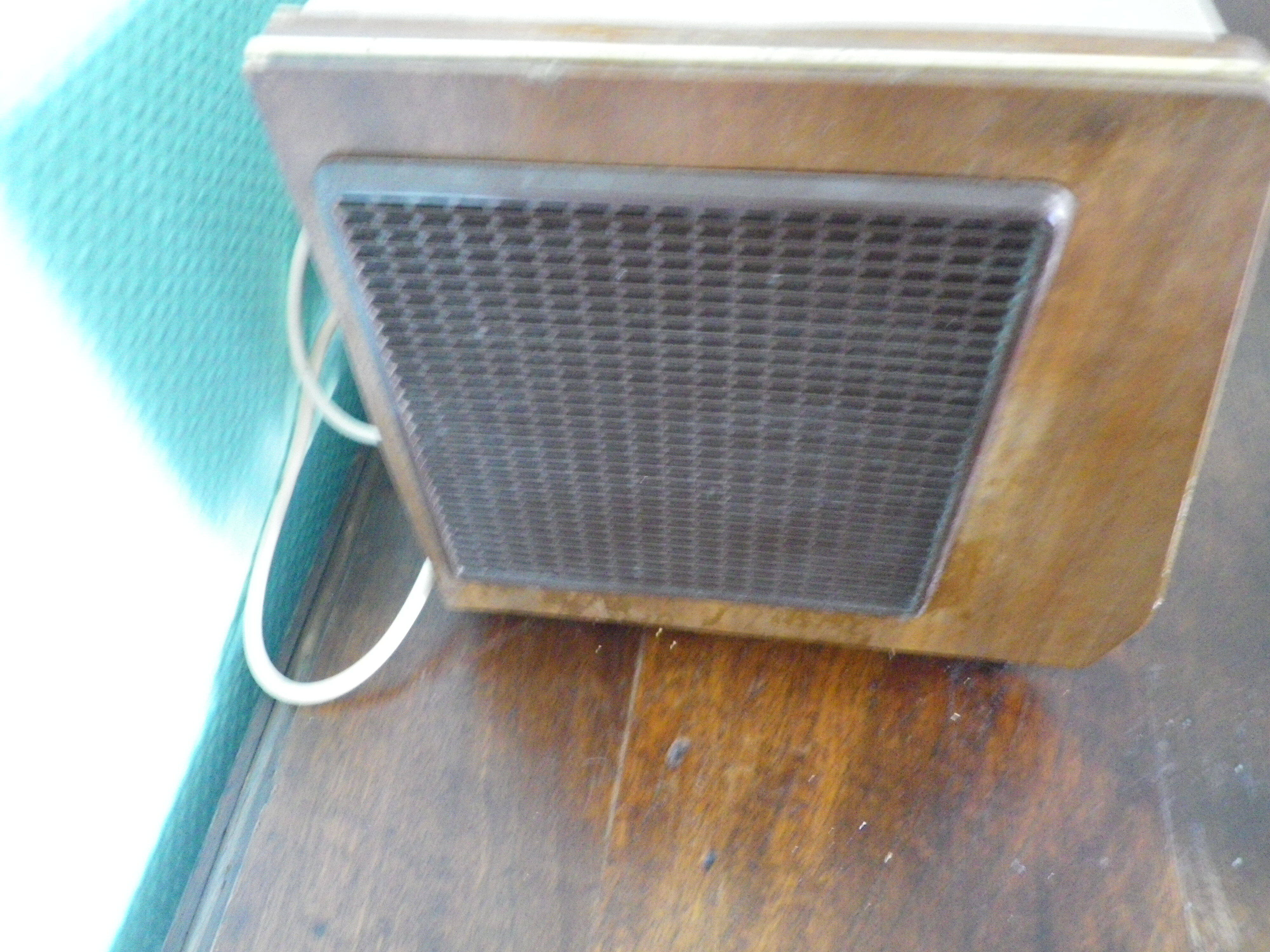 Wood, glass, bakelite, vinyl and brass radio - Bi-amp radio - Philips