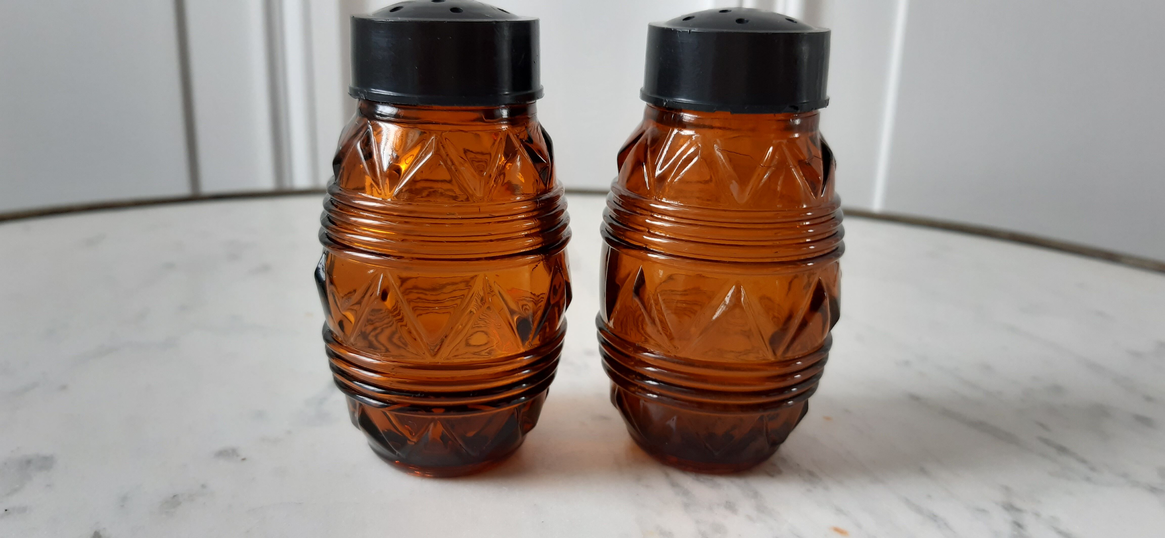 Duo of salt shaker, pepper in amber glass 70s