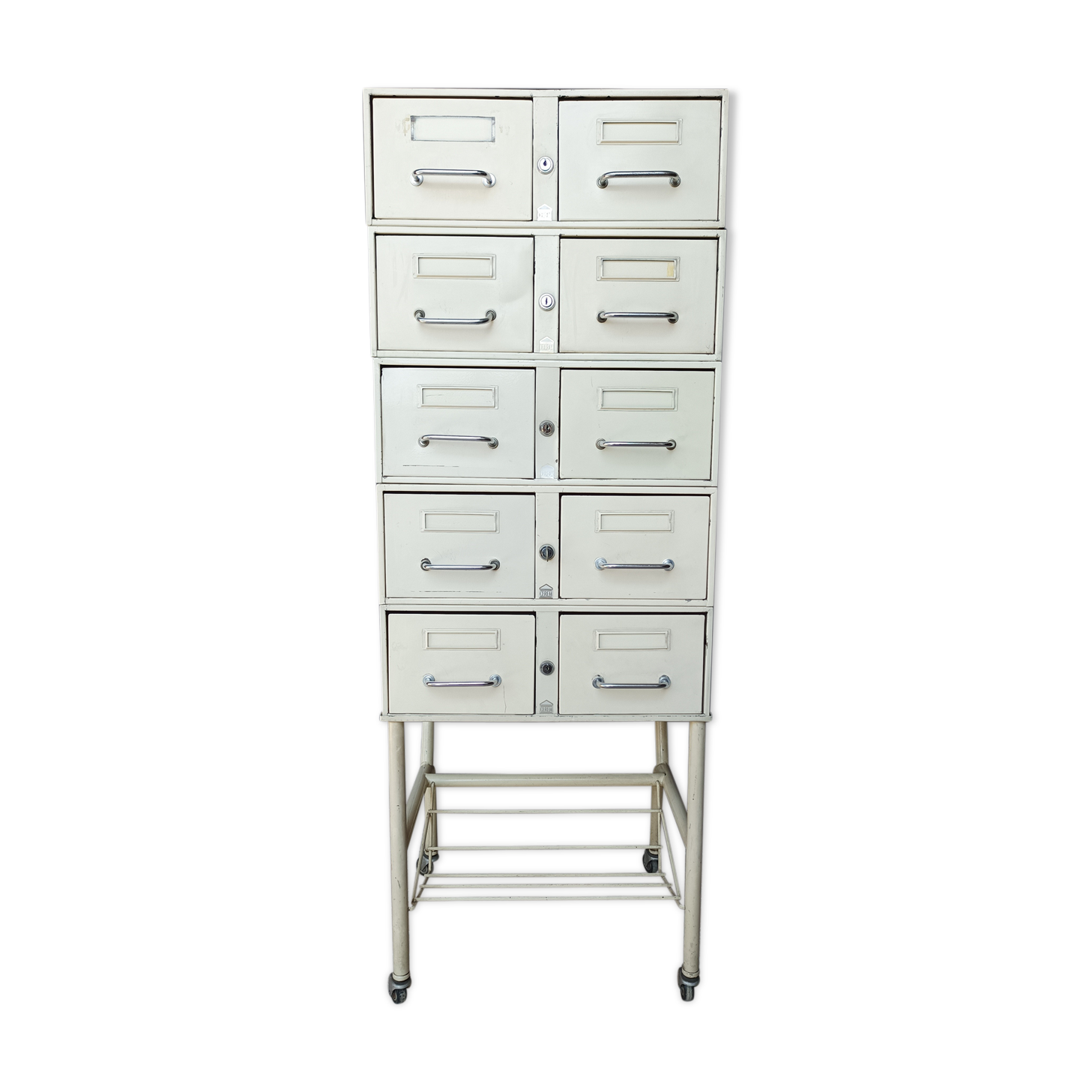 Cerem industrial locker service unit