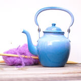 Blue enamelled kettle on ty and die!