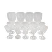 Ensemble de 10 verres anciens à liqueur, 4 verres à eau assortis, en verre ciselé