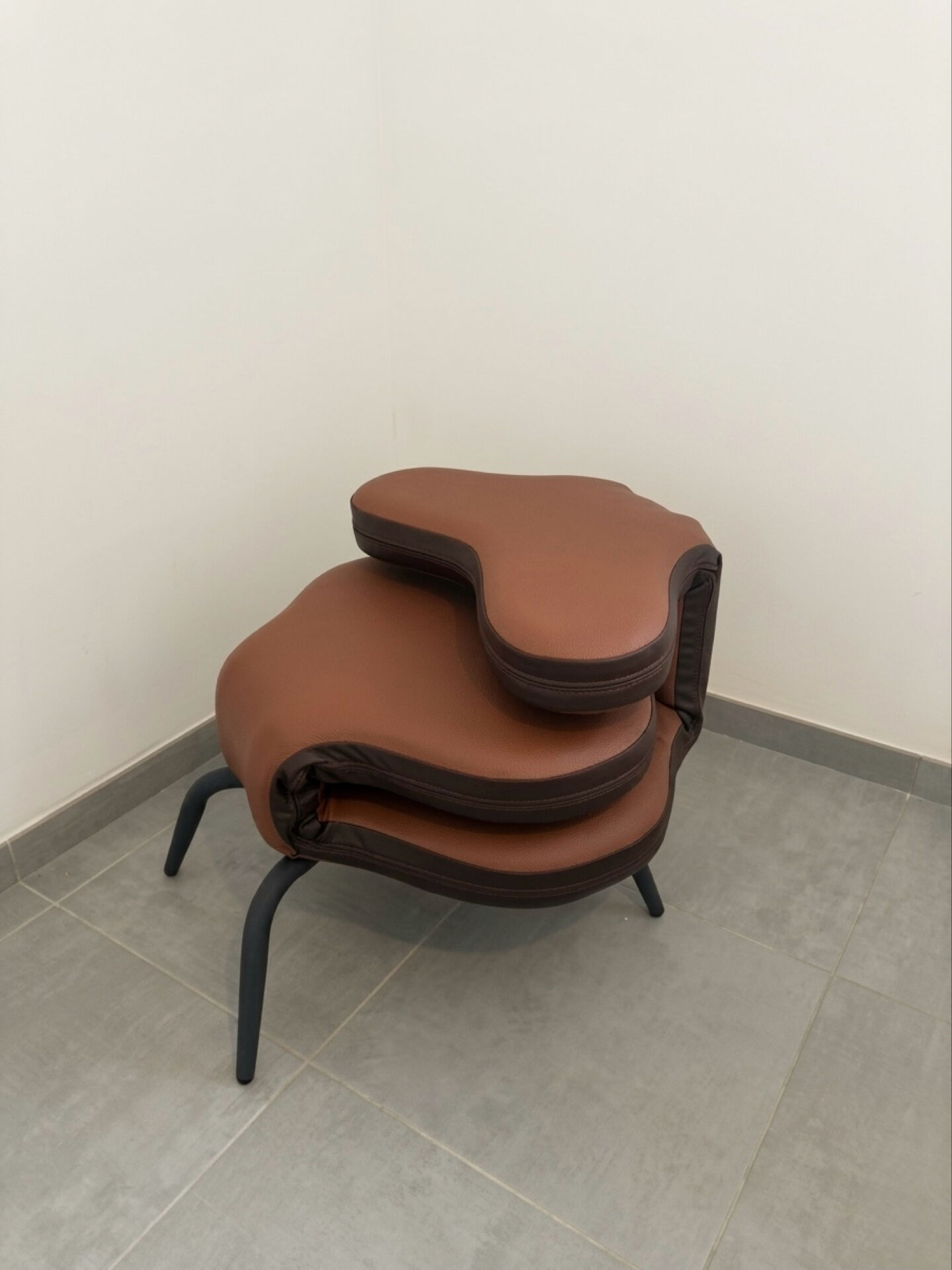 Fauteuil design modulable en cuir camel – Pièce d'exception