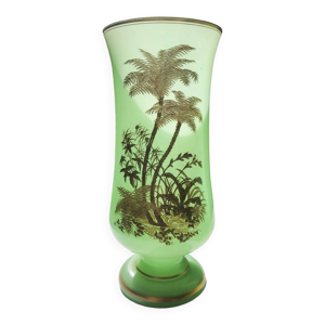 Vase en opaline a décor - palmier