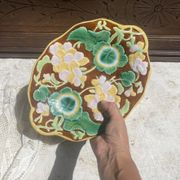 English slipware plate from the 19th century, English majolica.