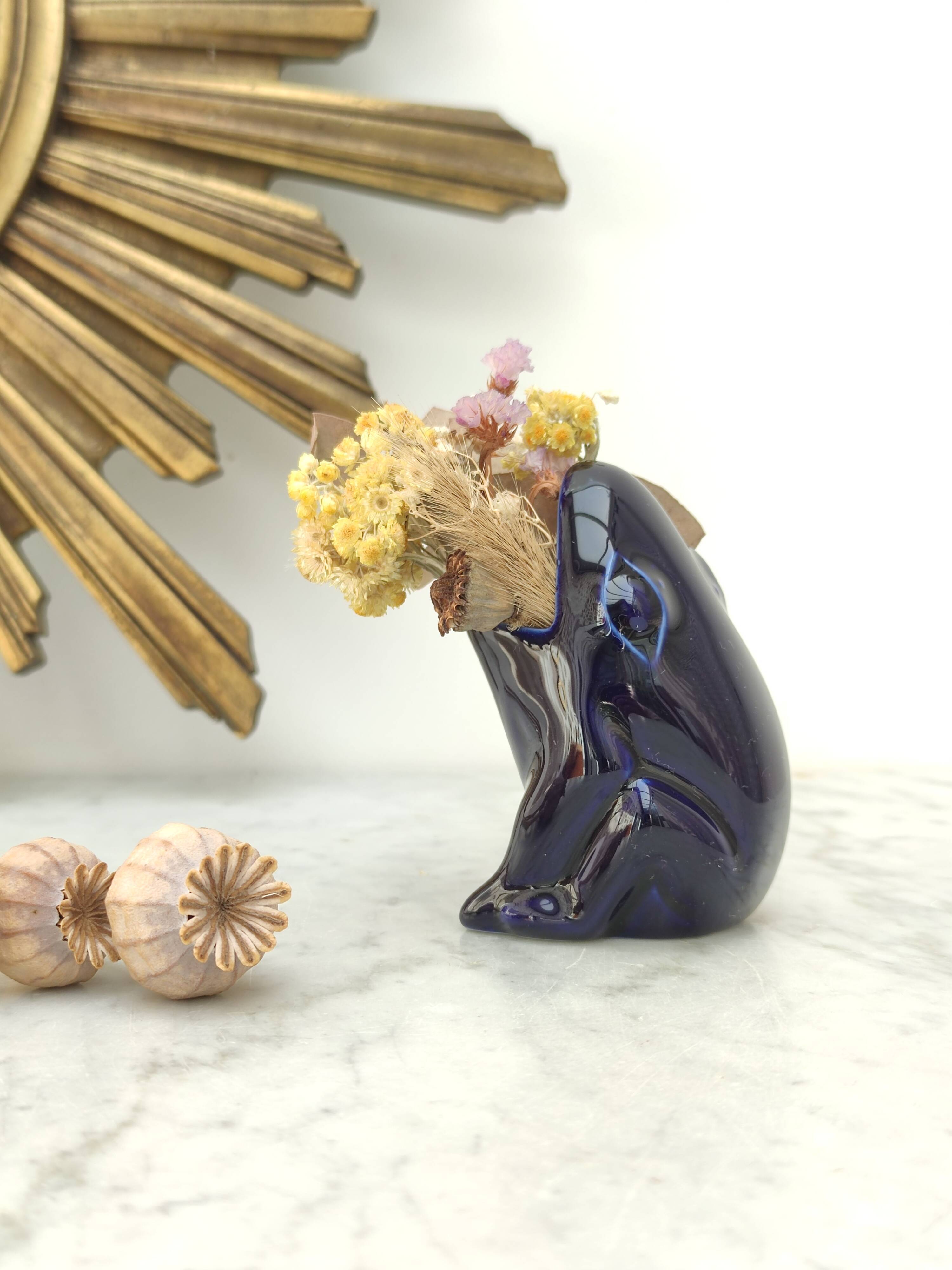 Frog carries bouquet