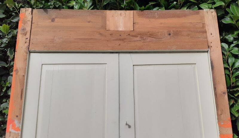 Pair of 19th-century cupboard doors and their frame (1st), woodwork