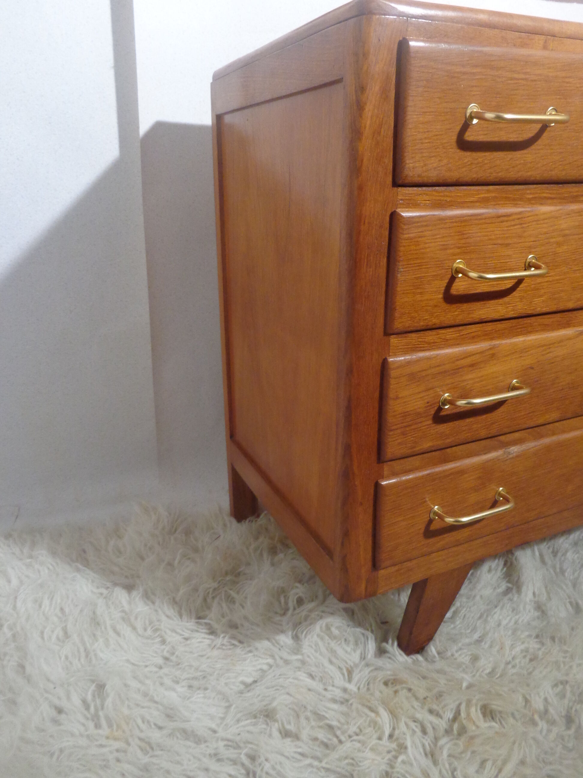 Vintage commodity of the 50s feet light oak compass