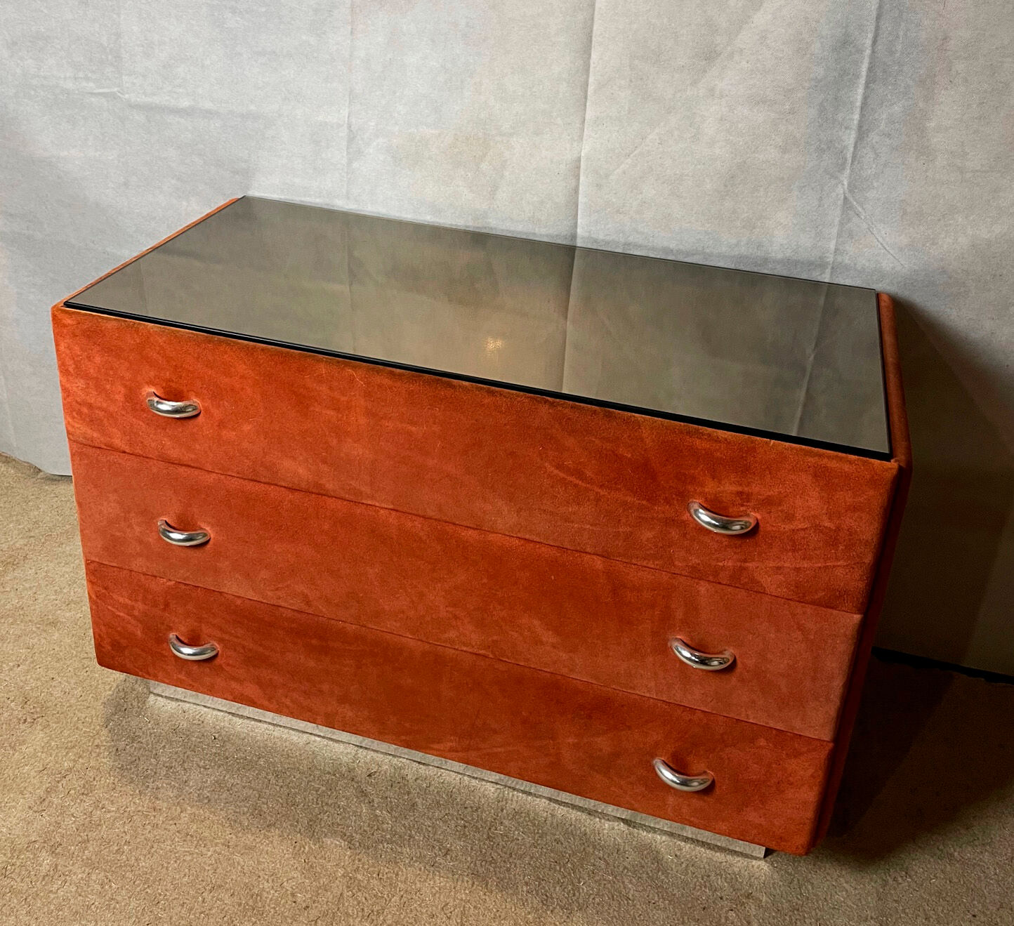 Commode en alcantara
