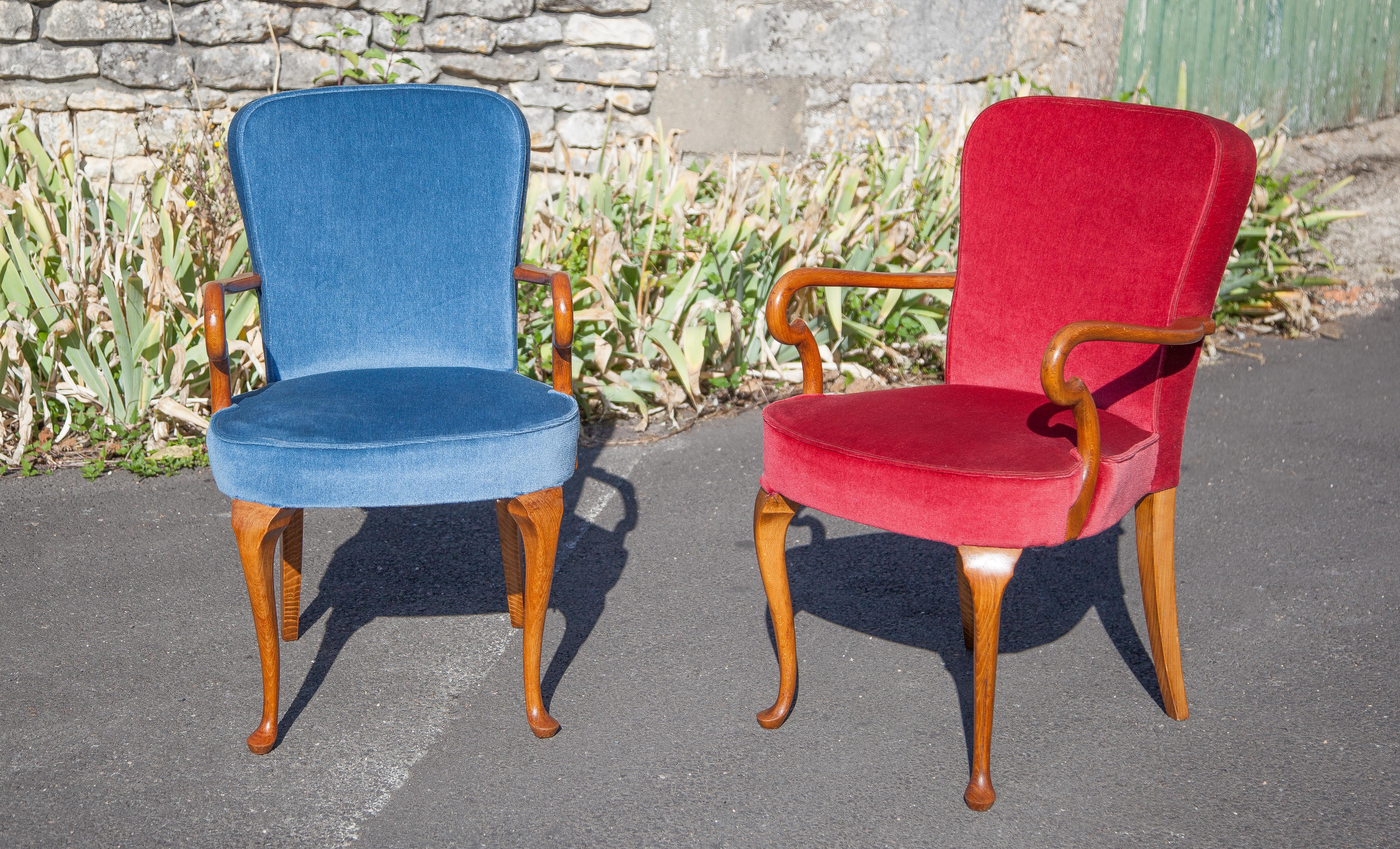 English lounge 4 armchairs and a coffee table Queen Anne armchairs blue and red fabric