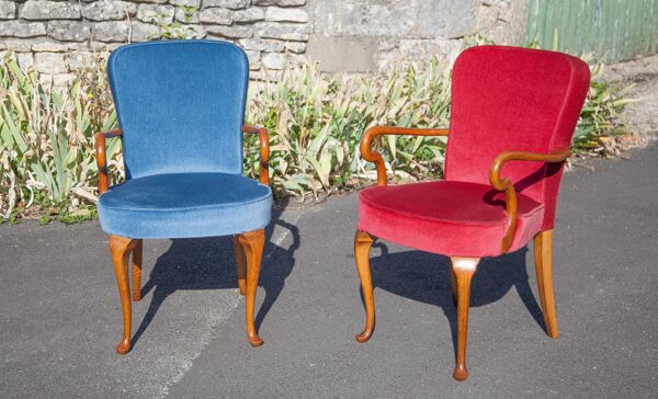 Salon anglais 4 fauteuils et une table basse Queen Anne fauteuils tissu bleu et rouge