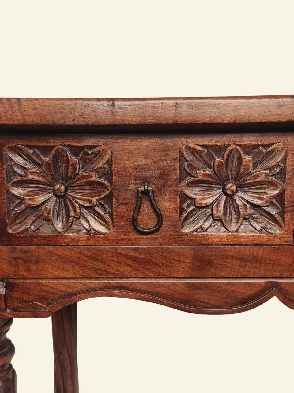 Castilian console table in carved walnut, early 20th century.