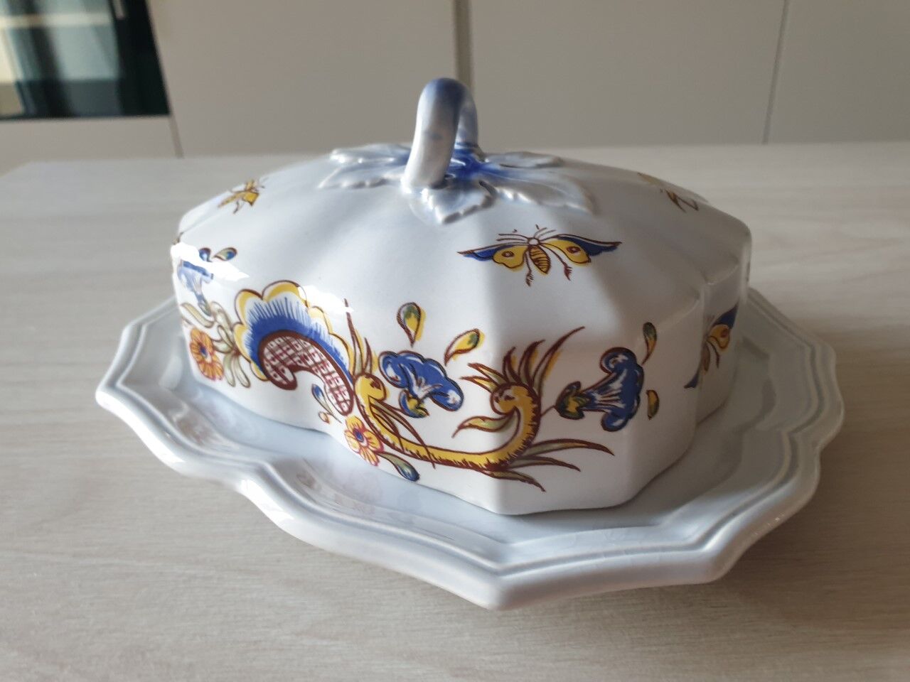 Butter dish