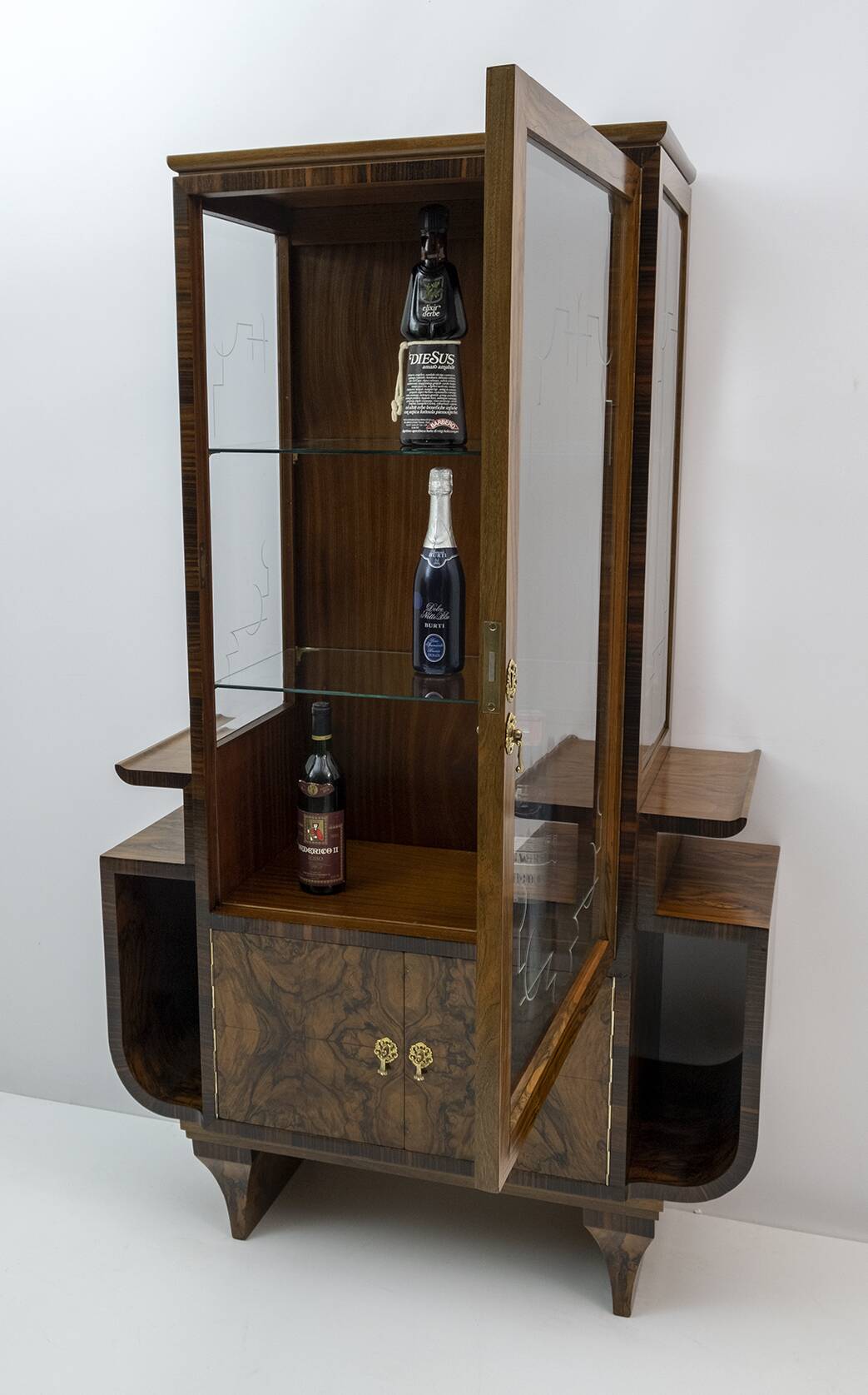 Art Dèco Italian Walnut Vitrines or Bar Display Cabinet, 1925