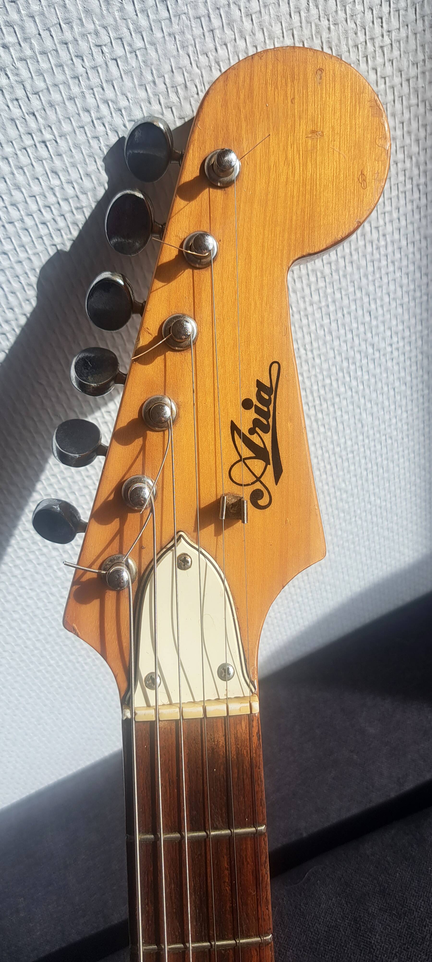 Aria Diamond 1802T？｜マツモク製（1970年代頃）｜フレイム Aria diamond 1802t vintage electric guitar - japan 1971 | Selency