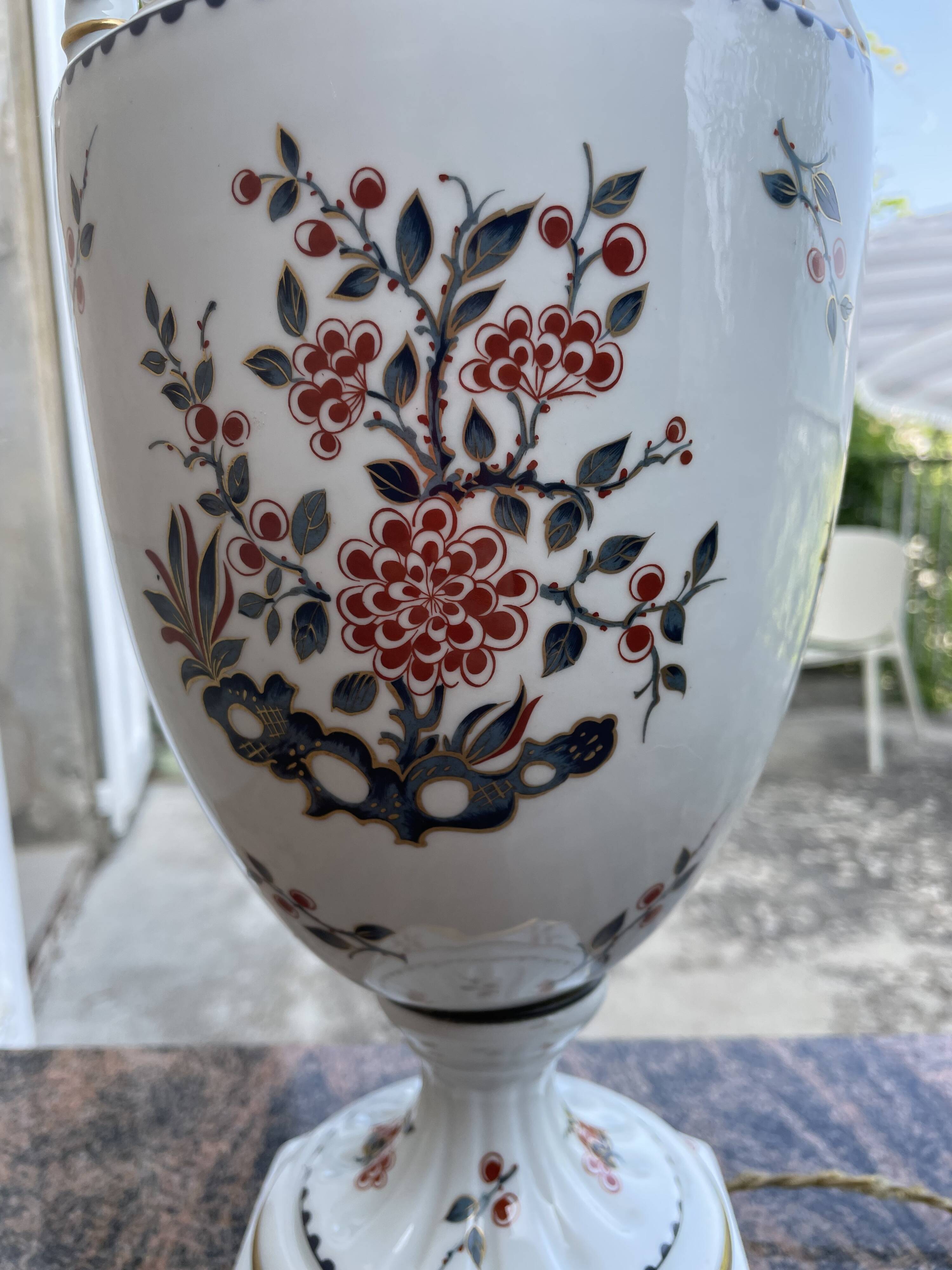 Important Paris porcelain lamp base