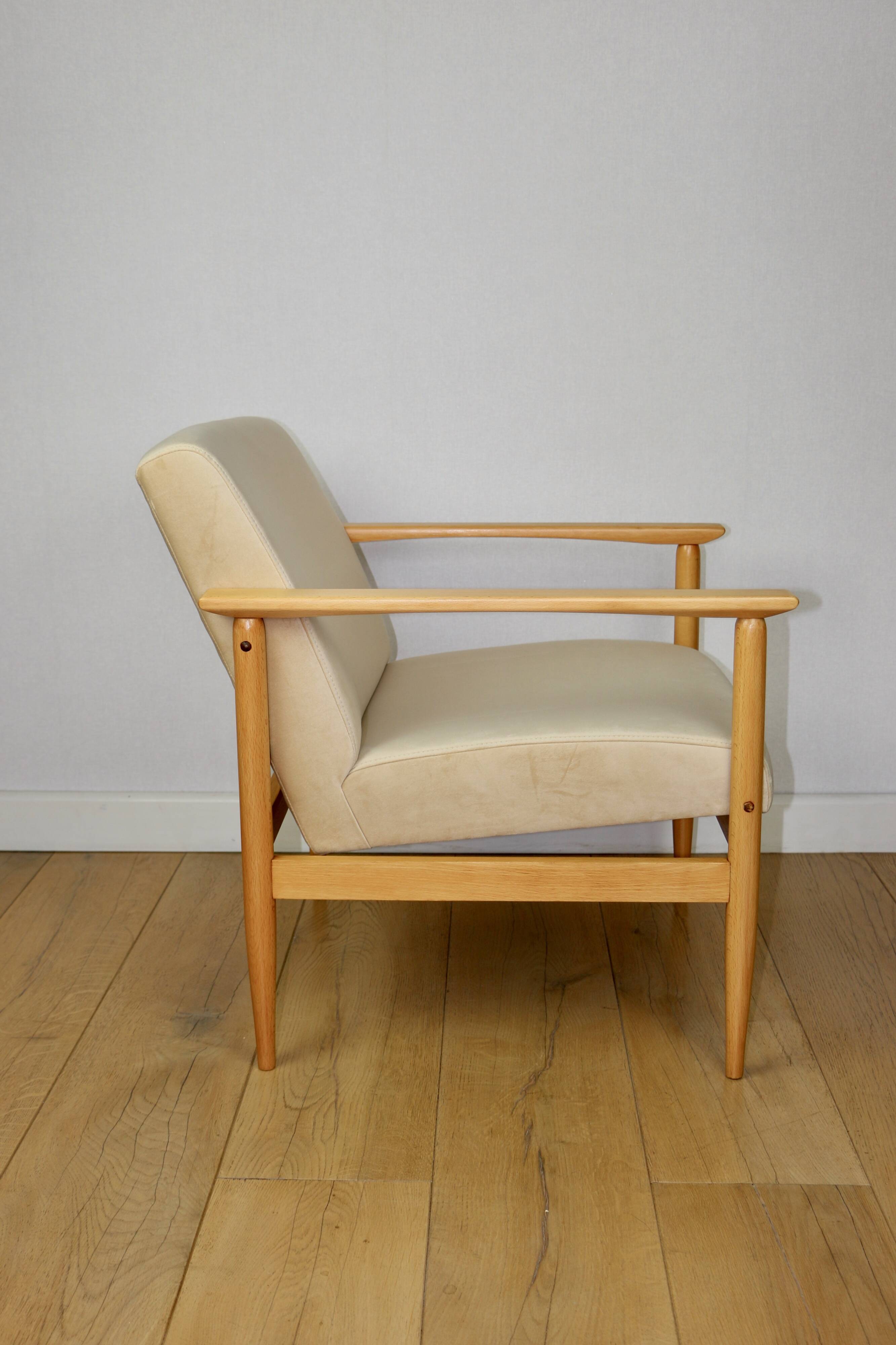 Vintage Loft armchair 70s light beige - velvet fabric - natural beech wood