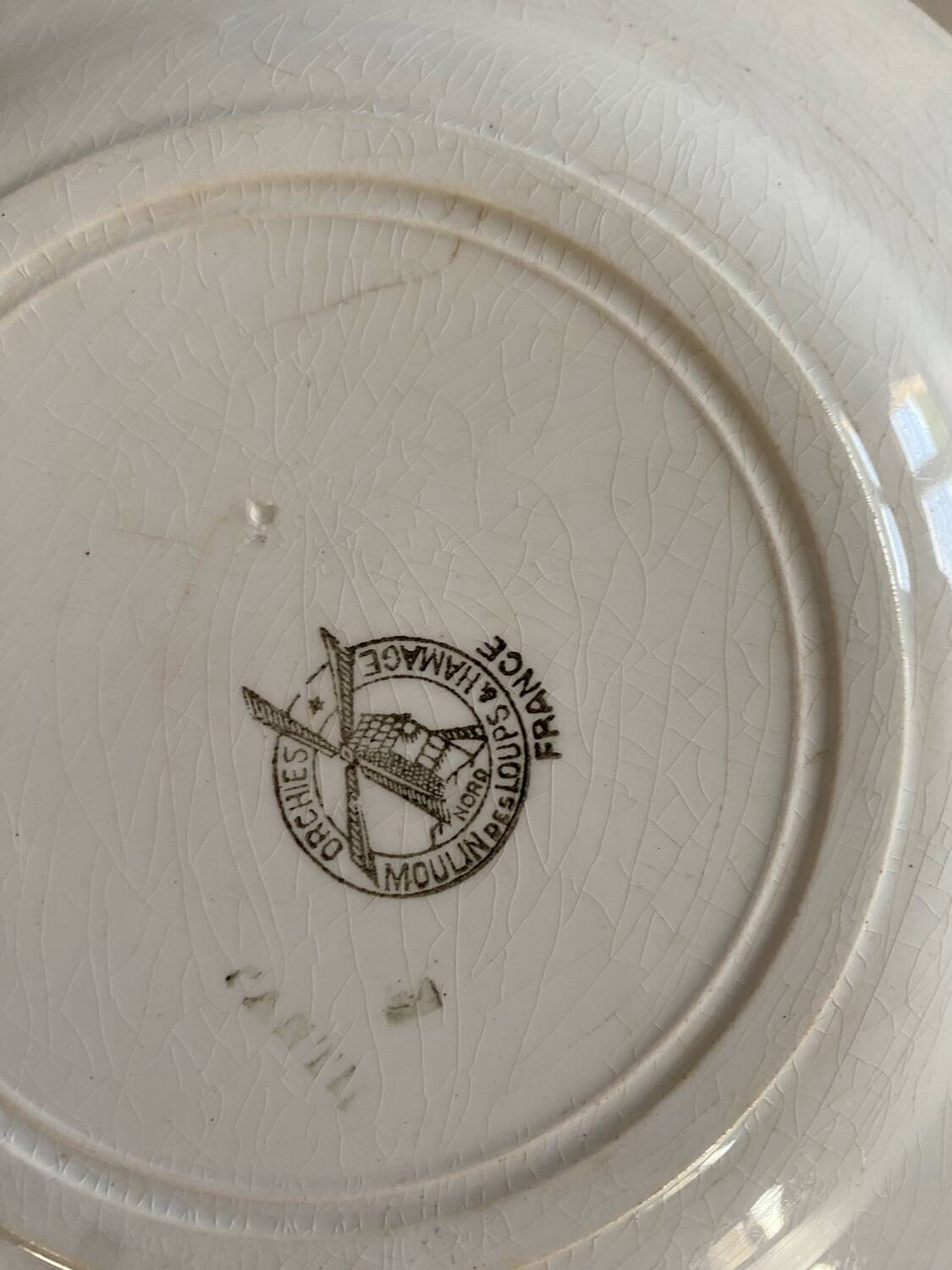 Plates model Pantin mill of wolves