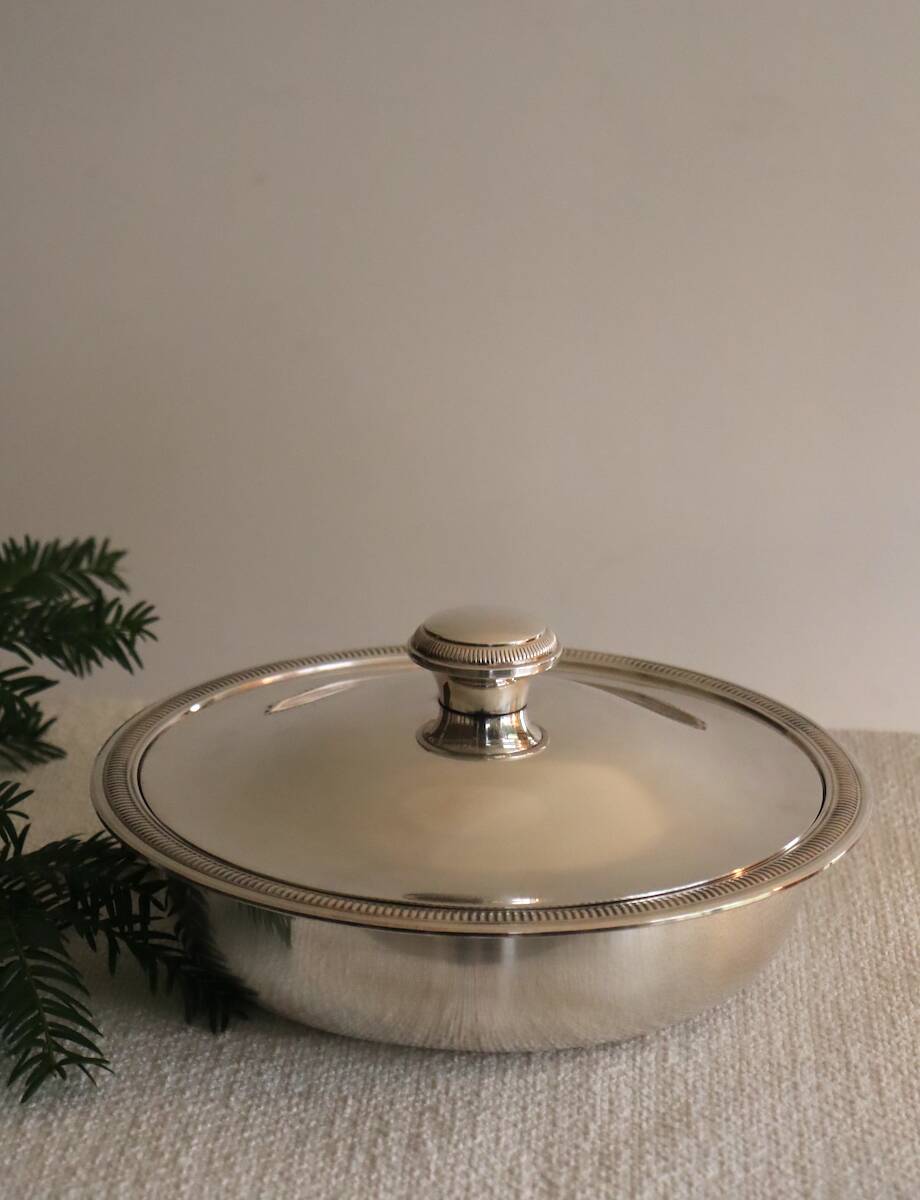 Légumier avec couvercle en métal argenté