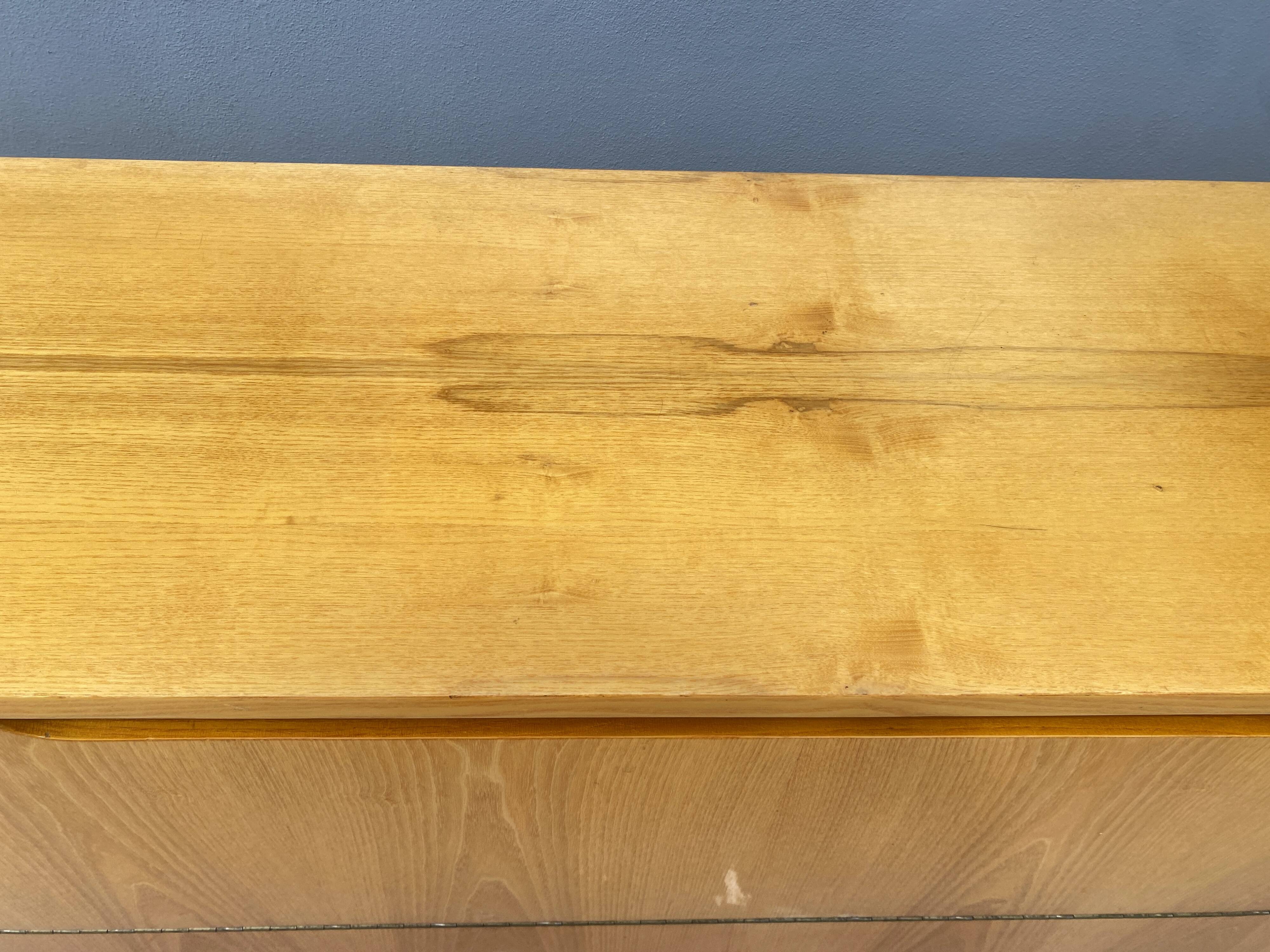 Commode vintage en bois de frêne par F.Jirák pour Tatra, 1960, Tchécoslovaquie