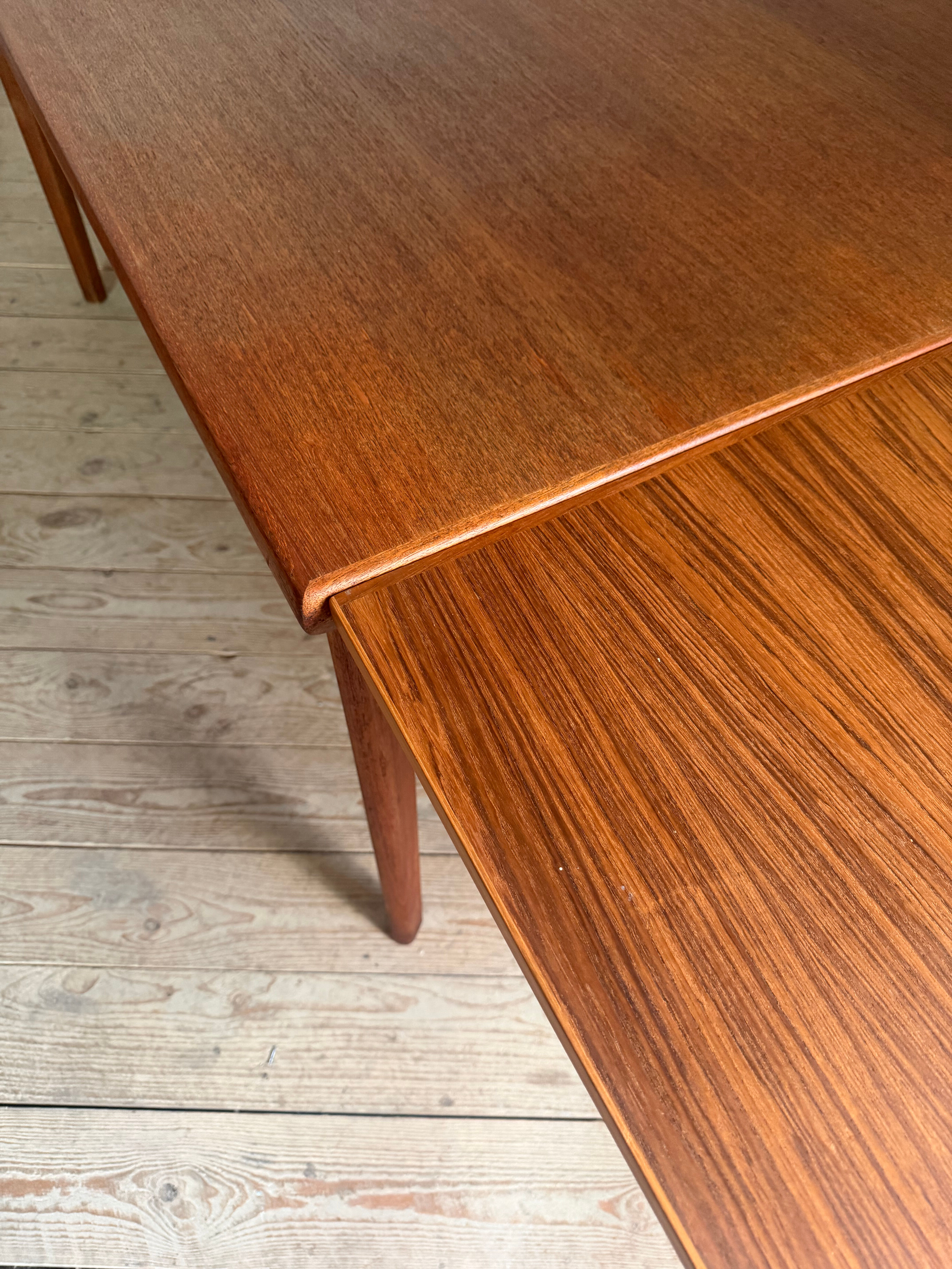 Table rectangulaire scandinave vintage en teck