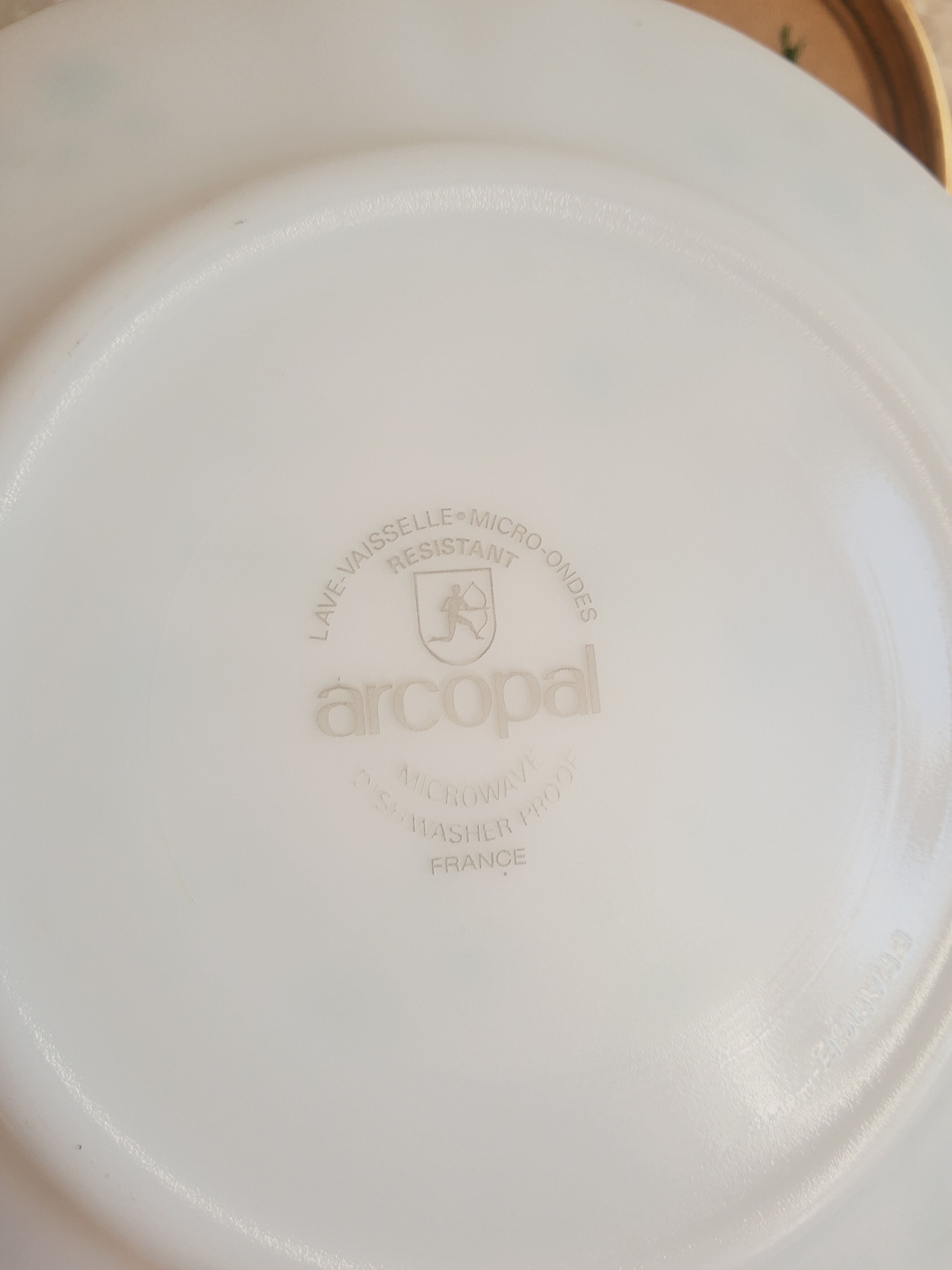 Set of 8 dessert plates Arcopal model Véronica vintage