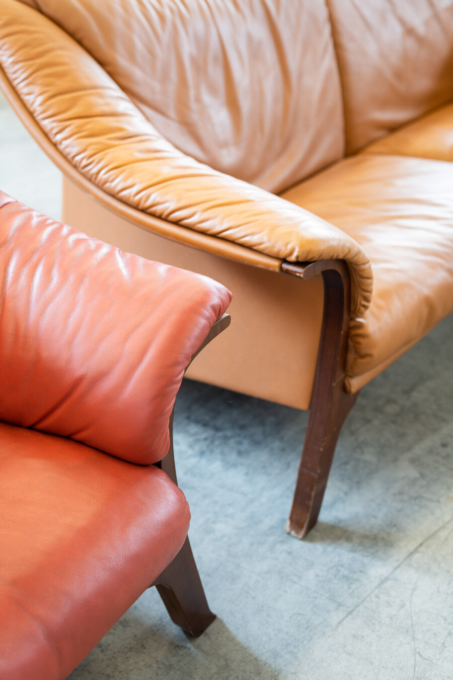 Frau sofas in cognac and burgundy leather, 1980s/90s, set of 2