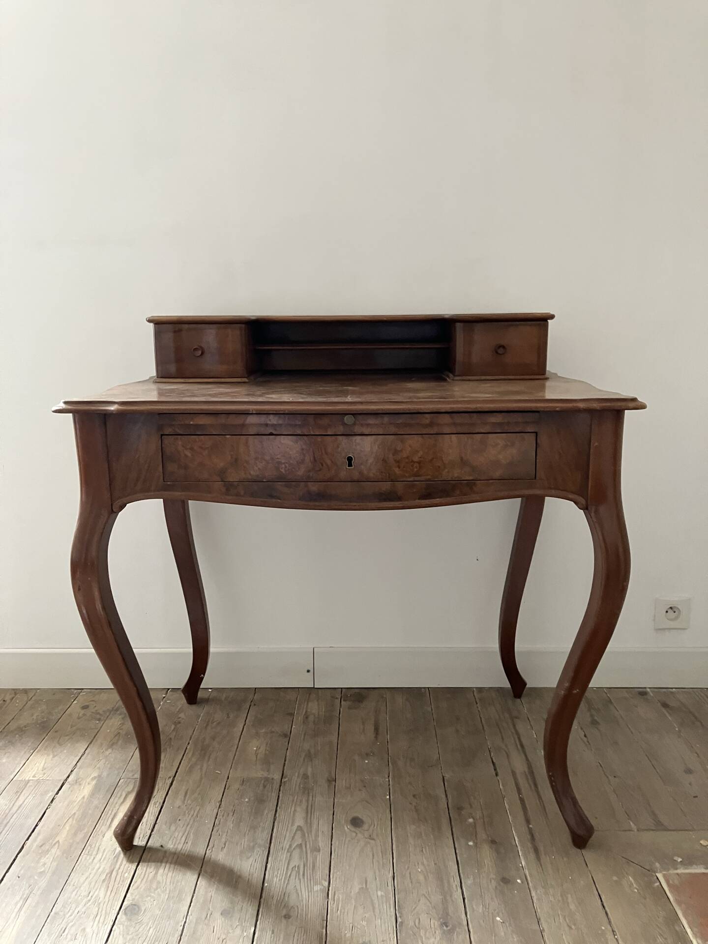 Lady's desk - Happiness of the day
