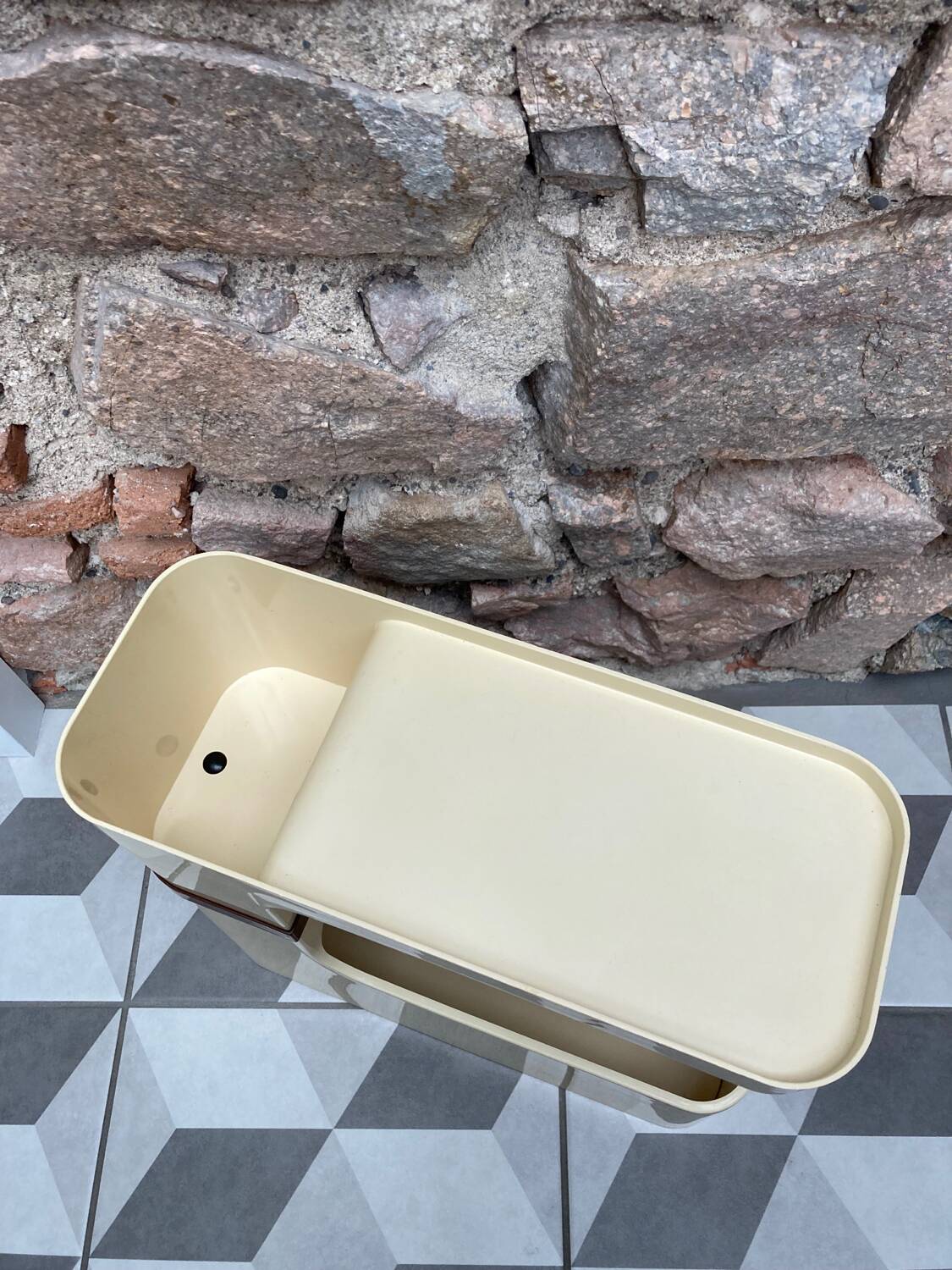 side table / mini bar