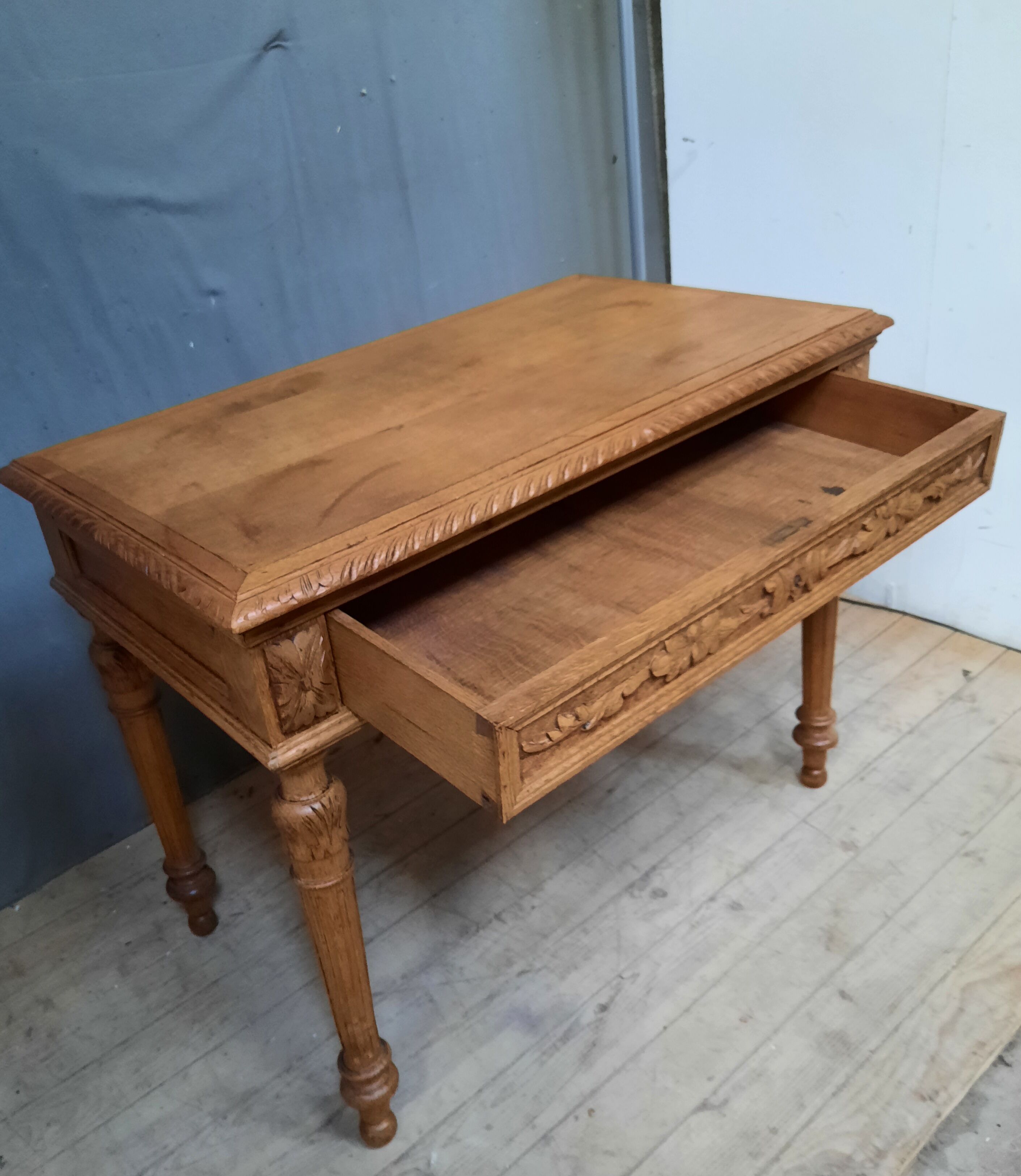 Table bureau 1900