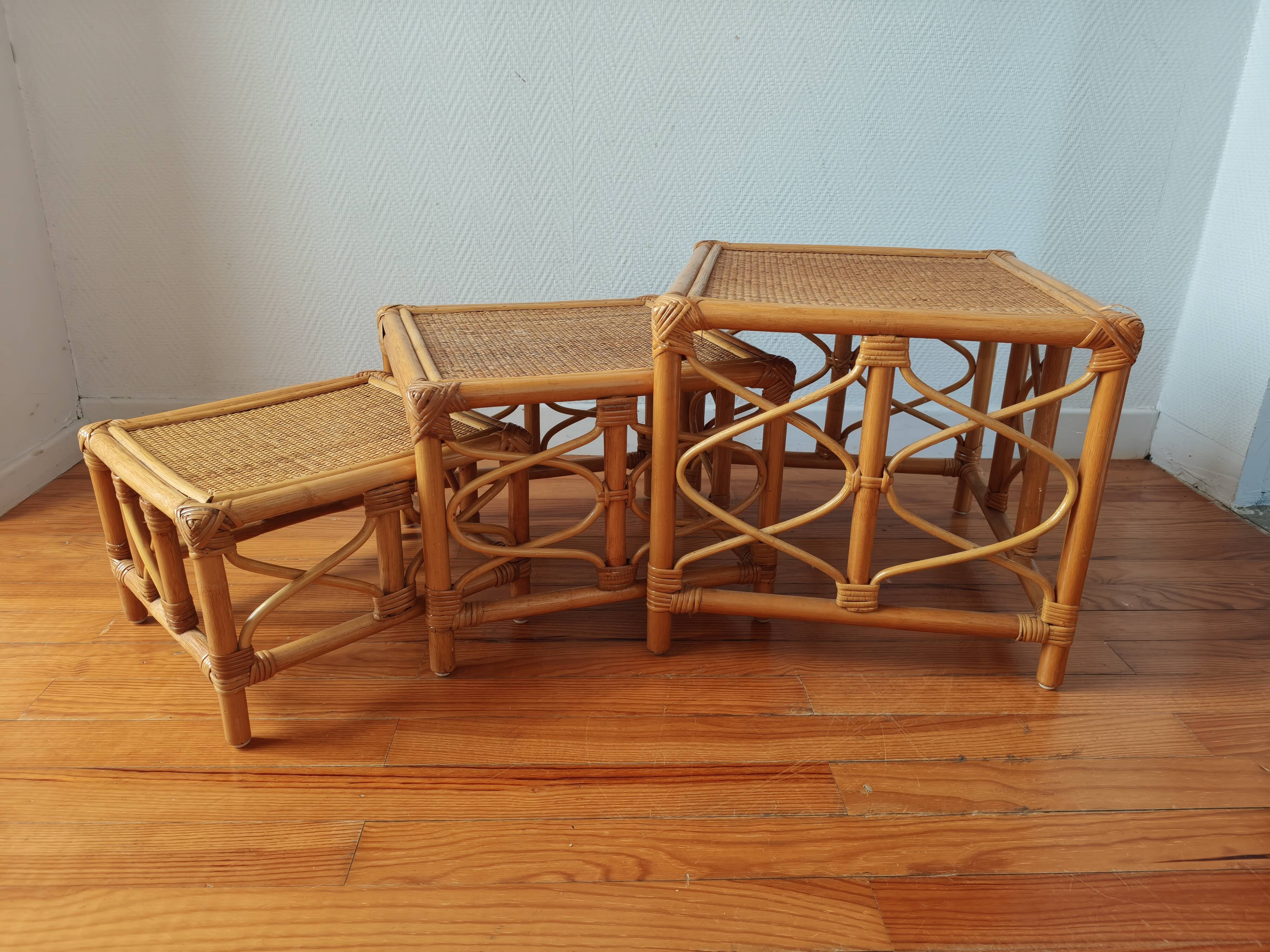 Tables gigognes en rotin et cannage – Esprit Riviera – Vers 1970/80