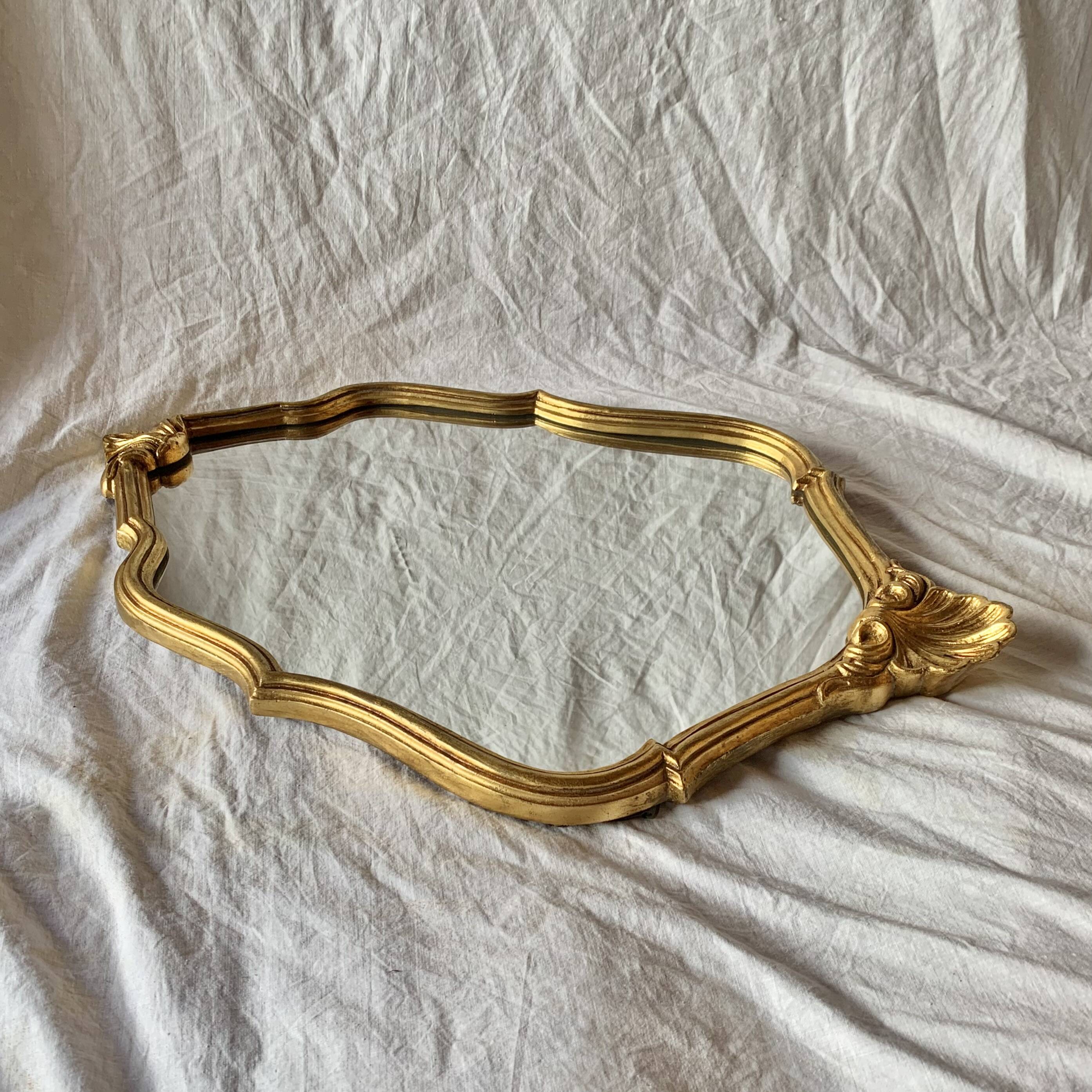 Antique wall mirror in golden resin - 43 x 66 cm