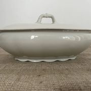 White earthenware vegetable dish, Maekin England