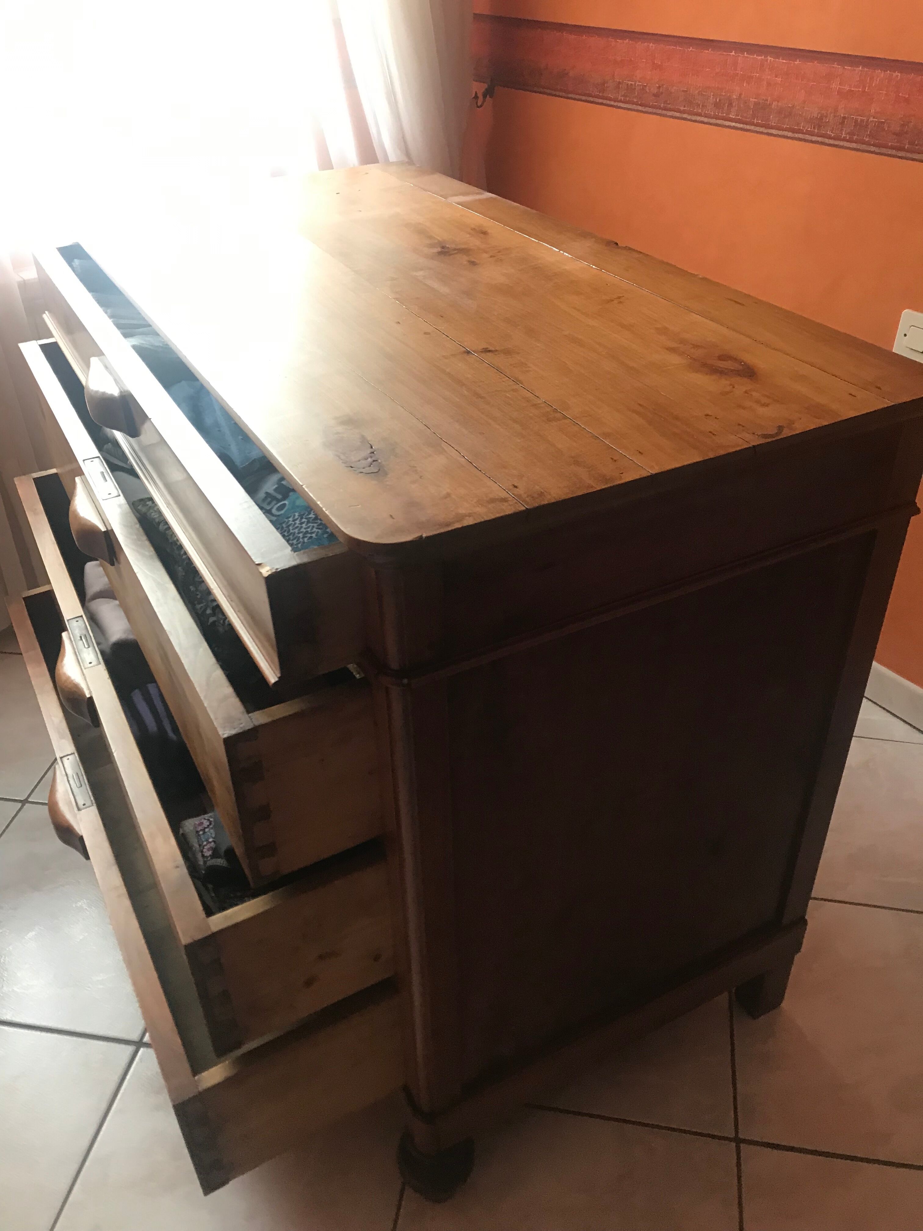 Solid wood chest of drawers