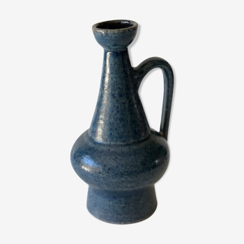 Accolay sandstone vase