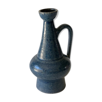 Accolay sandstone vase