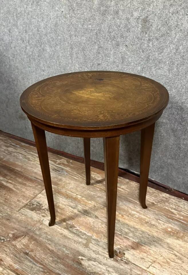 Italian Sorentino-style marquetry pedestal table circa 1900