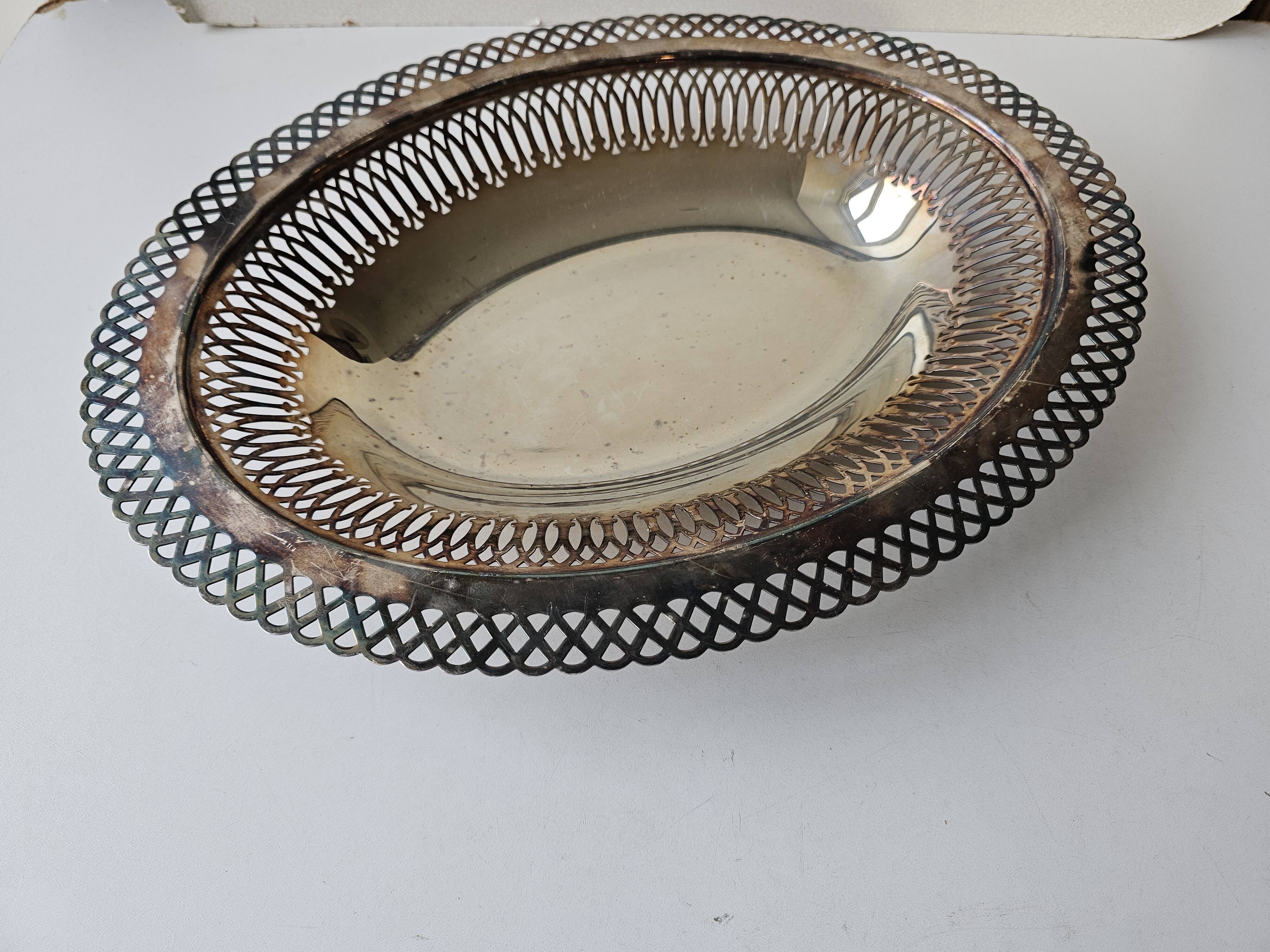 Silver-plated metal basket, openwork rim, hallmark to be identified