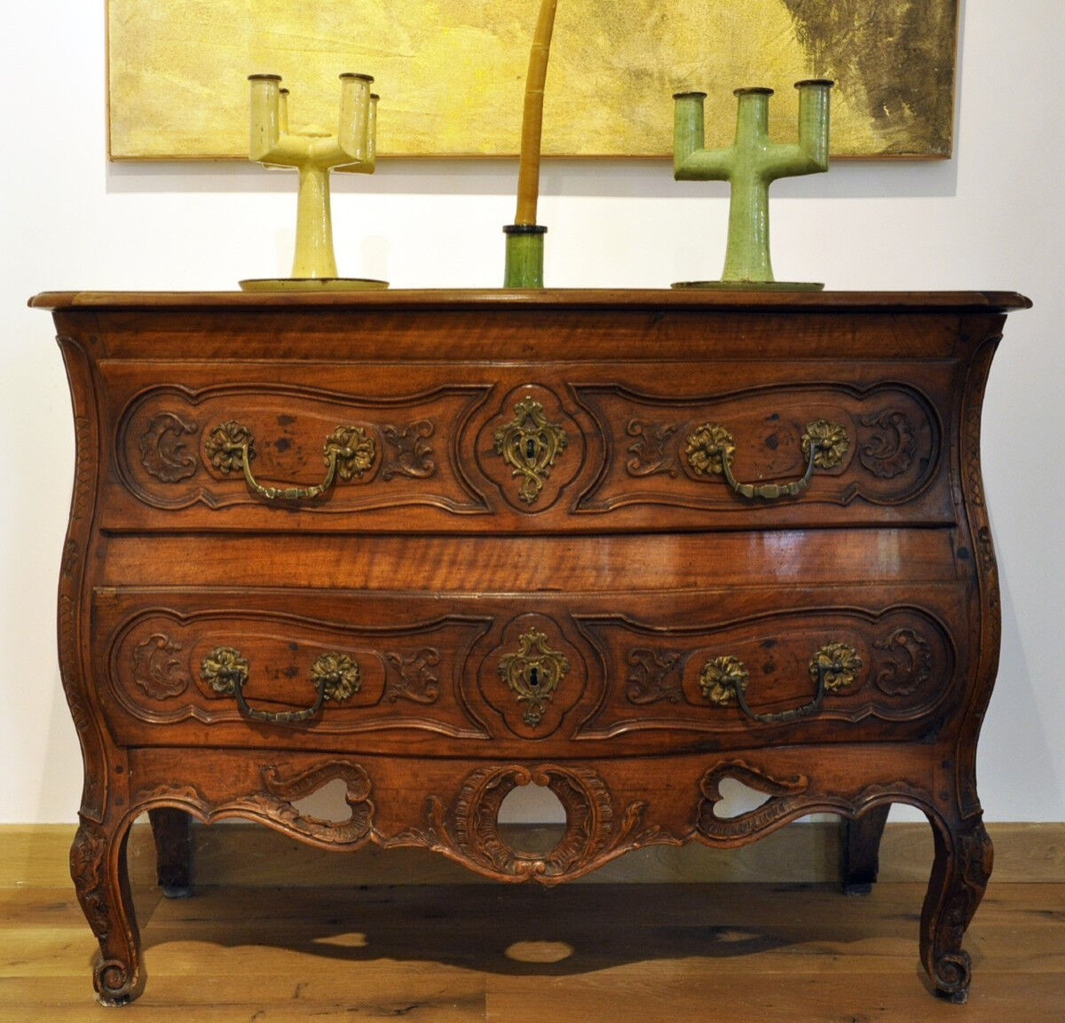 Provençal chest of drawers in solid walnut from Nîmes, Louis XV period