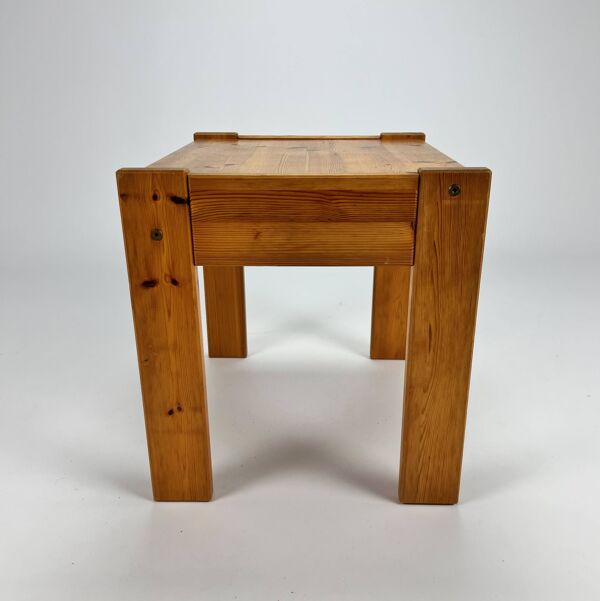 Table d’appoint en bois de pin années 1970