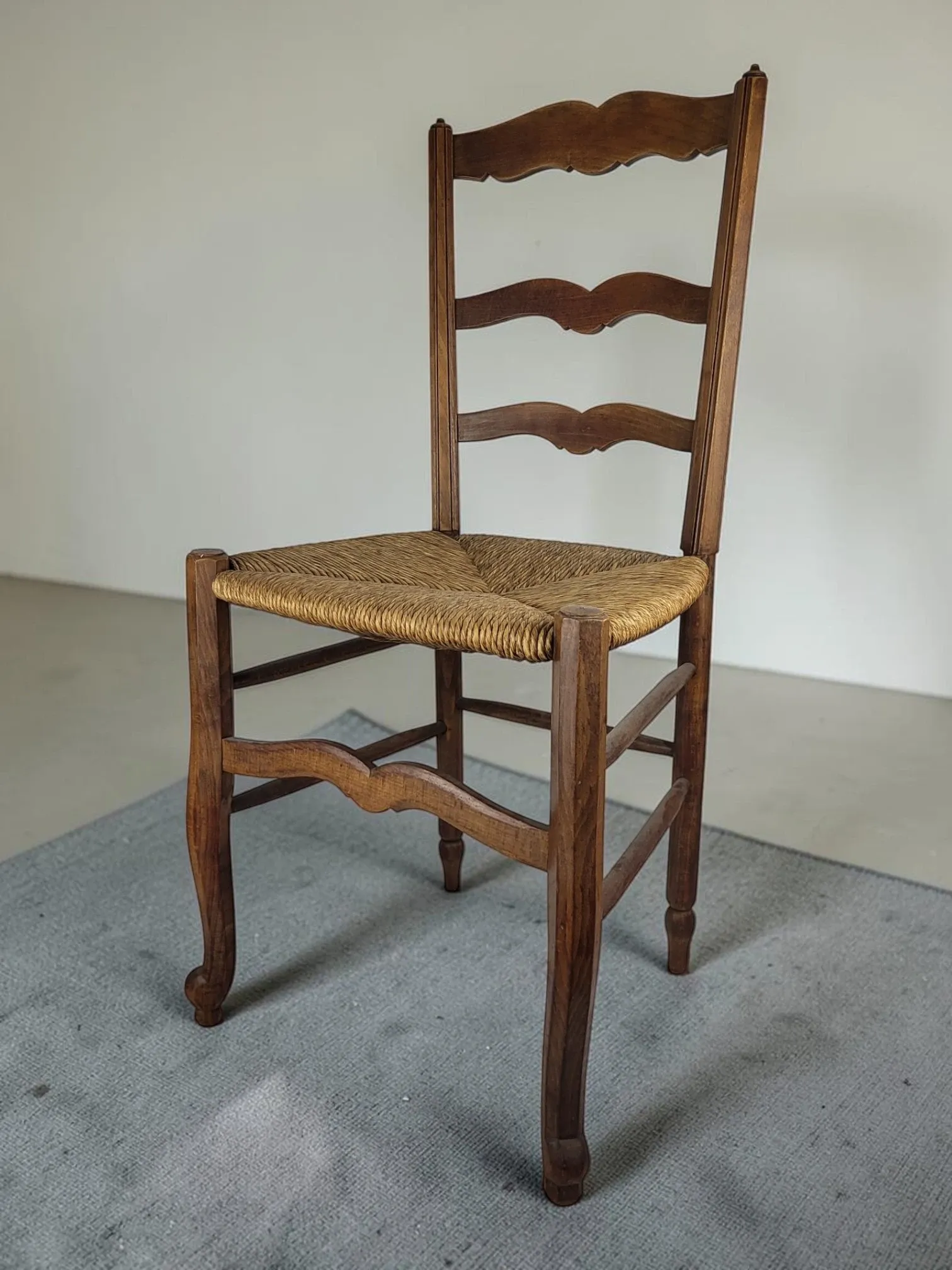 Rush seat chair in Country style / Provincial Louis XV