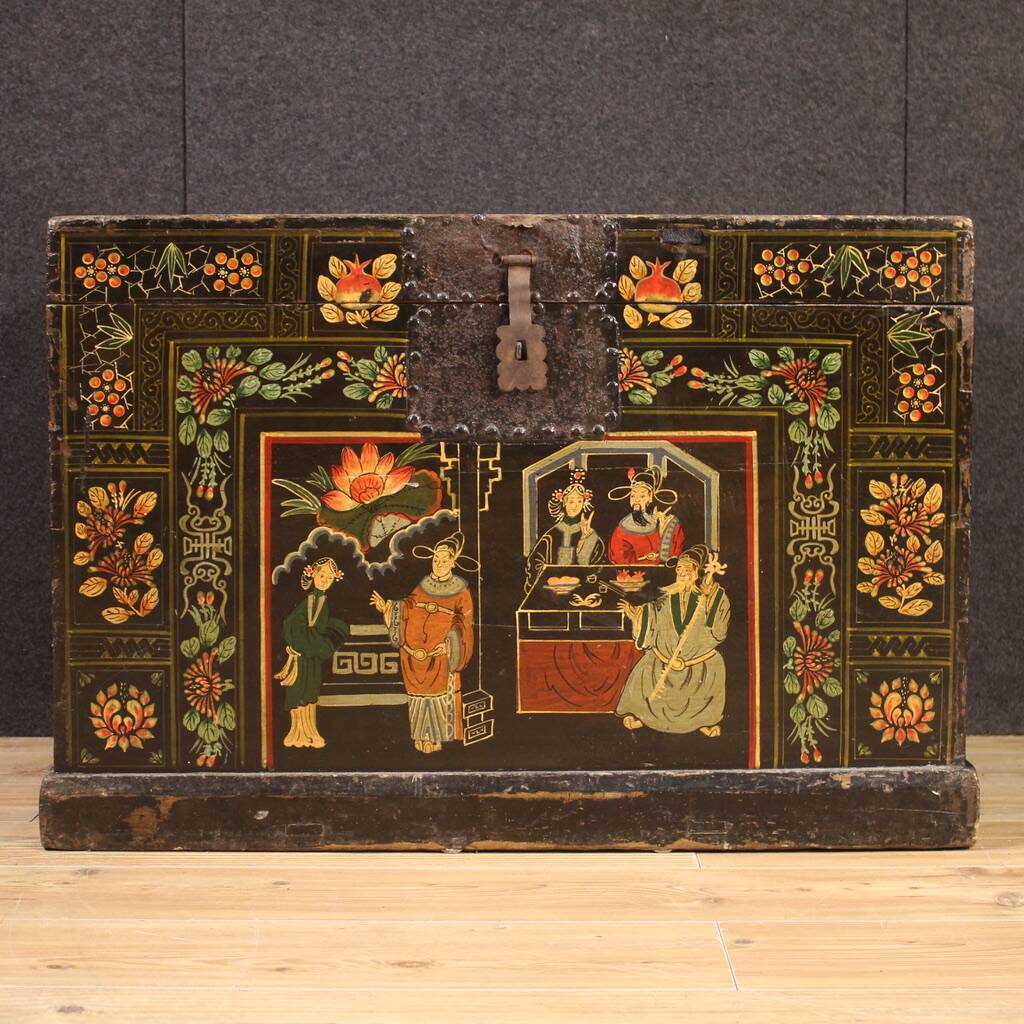 Small Chinese Chest from the 20th Century